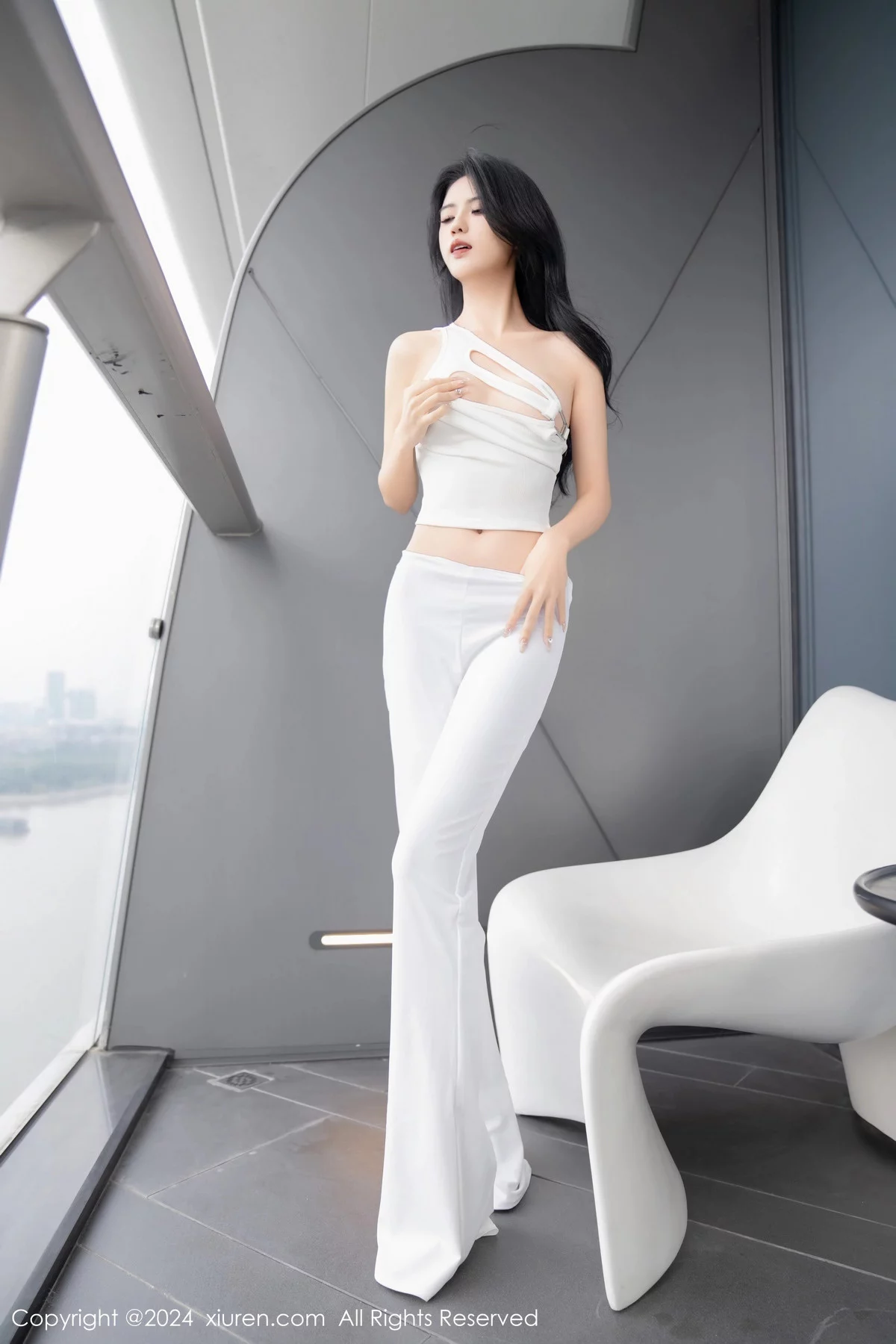 [[XiuRen秀人网]秀人网]No.7937_模特浅浅Danny性感简约白色套装露白色内衣秀曼妙身姿诱惑写真82P