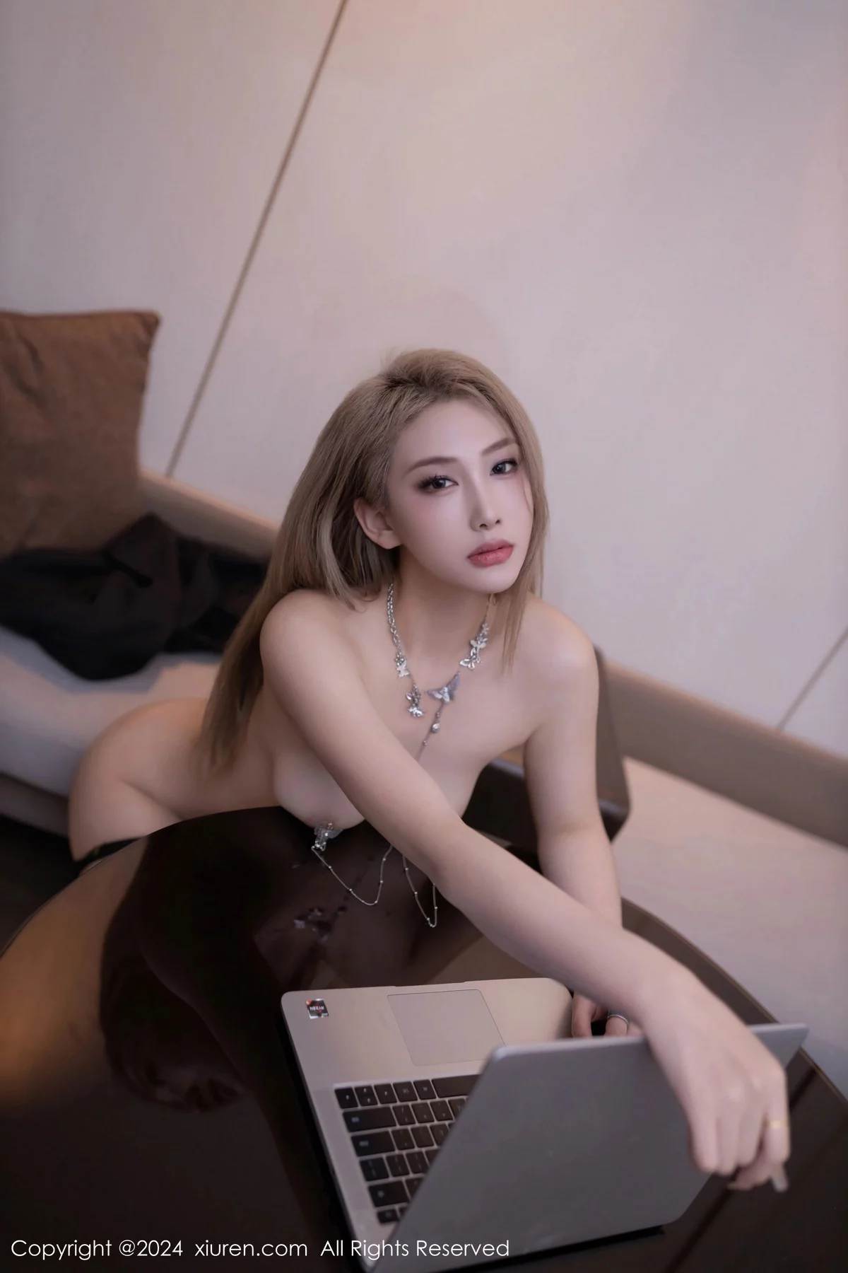 [[XiuRen秀人网]秀人网]No.7936_模特沈青黛性感深色OL服饰露黑色蕾丝内衣秀惹火身姿诱惑写真83P