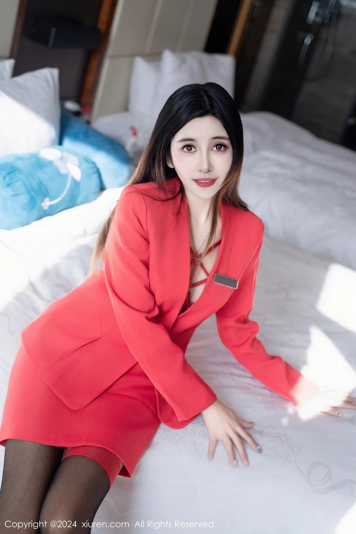 [[XiuRen秀人网]秀人网]No.7941_模特夏希性感猩红内衣配黑丝袜秀惹火身材血滴子遮点诱惑写真83P