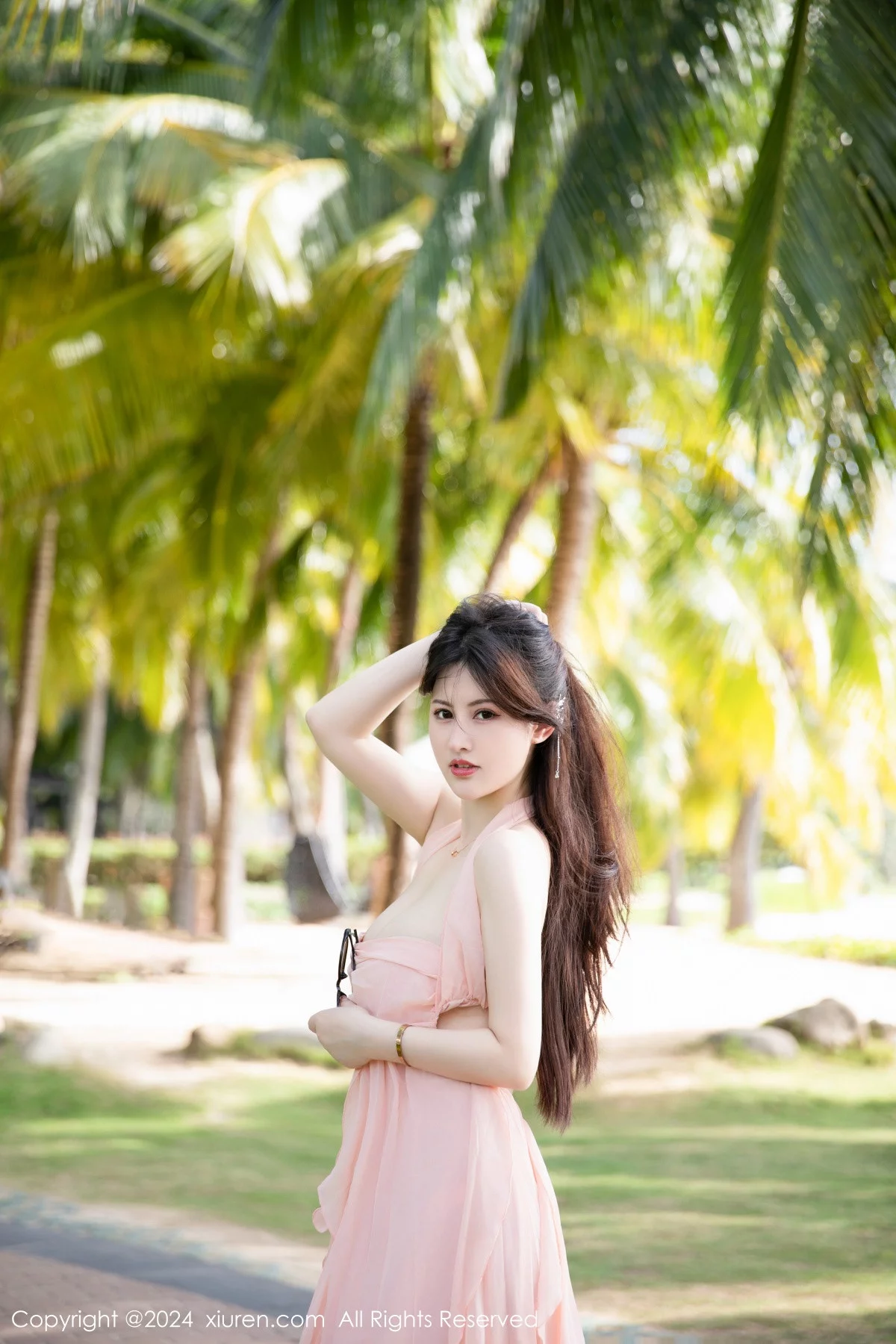 [[XiuRen秀人网]秀人网]No.7948_模特诗诗kiki性感粉色连衣裙露粉色内衣配原色丝袜惹火诱惑写真91P