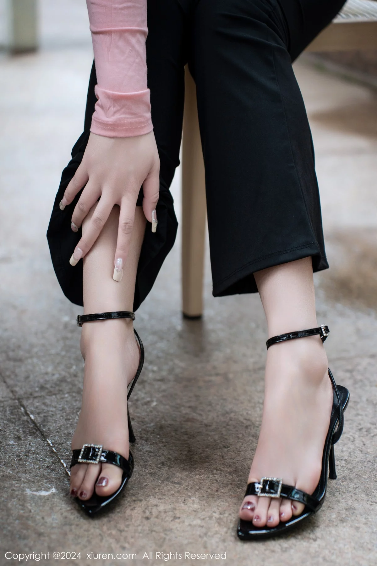 [[XiuRen秀人网]秀人网]No.7943_模特王婉悠Queen性感粉色上衣配黑长裤秀丰腴惹火身材诱惑写真94P