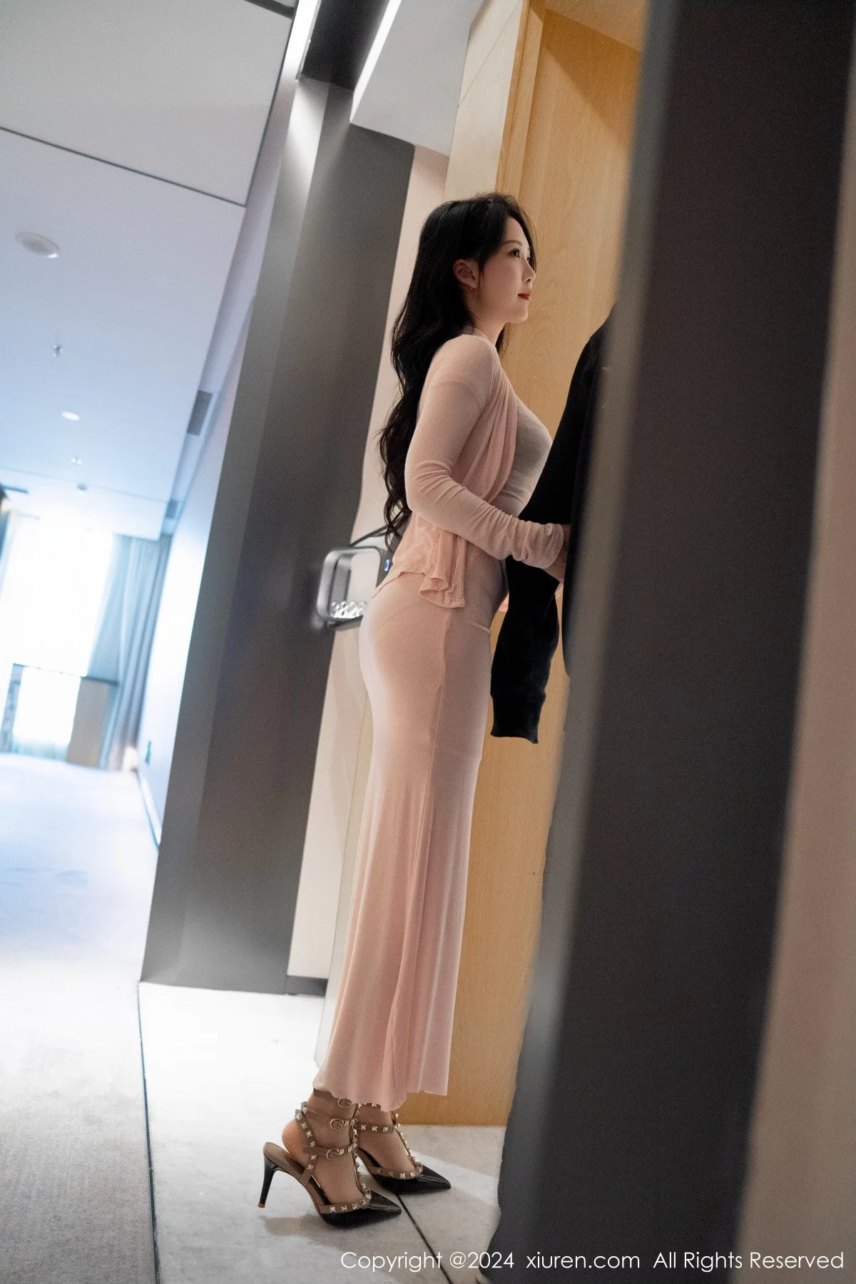 [[XiuRen秀人网]秀人网]No.7945_模特利世白色轻透上衣露性感黑色蕾丝内衣秀曼妙身姿诱惑写真96P