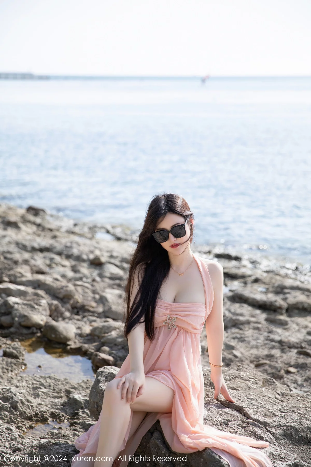 [[XiuRen秀人网]秀人网]No.7948_模特诗诗kiki性感粉色连衣裙露粉色内衣配原色丝袜惹火诱惑写真91P