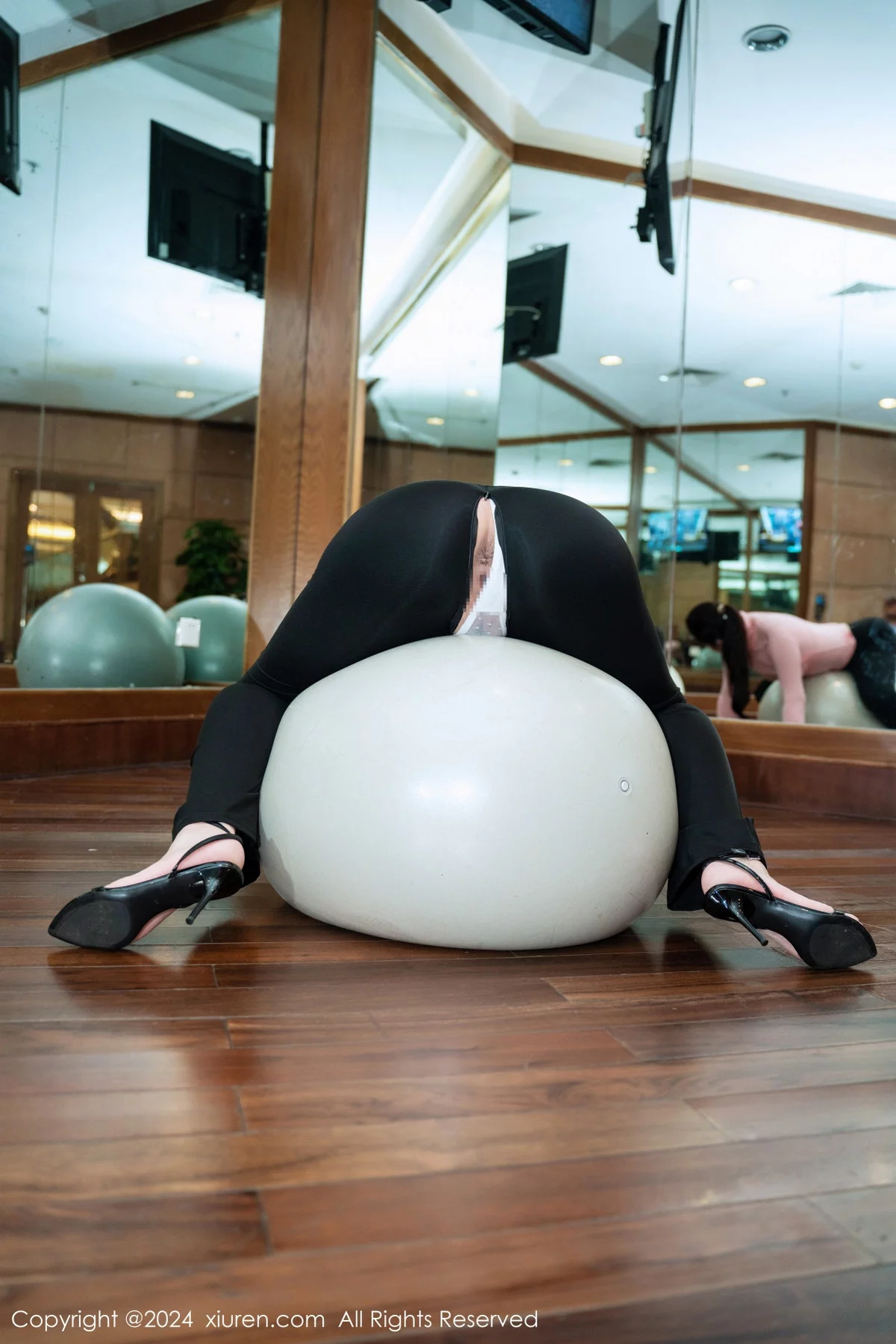 [[XiuRen秀人网]秀人网]No.7943_模特王婉悠Queen性感粉色上衣配黑长裤秀丰腴惹火身材诱惑写真94P