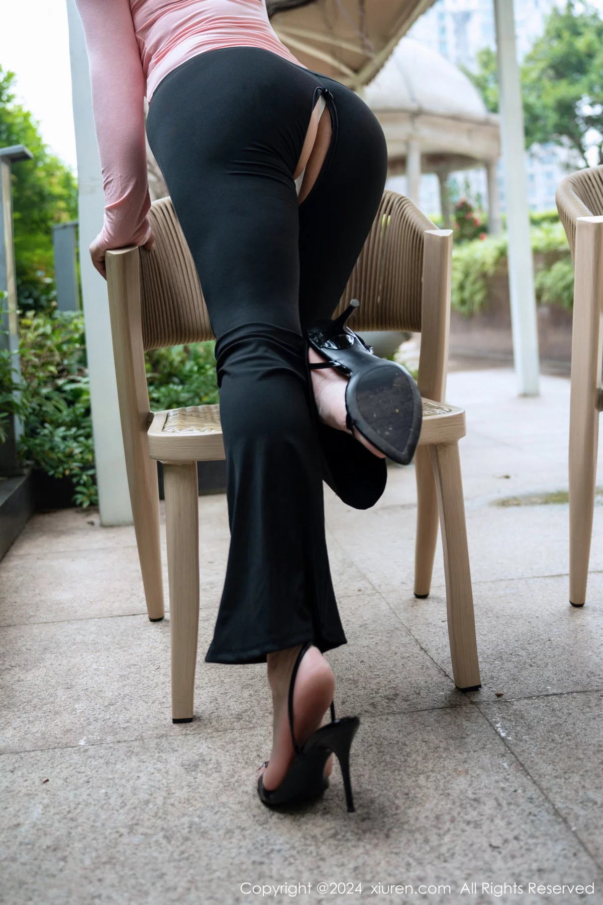 [[XiuRen秀人网]秀人网]No.7943_模特王婉悠Queen性感粉色上衣配黑长裤秀丰腴惹火身材诱惑写真94P