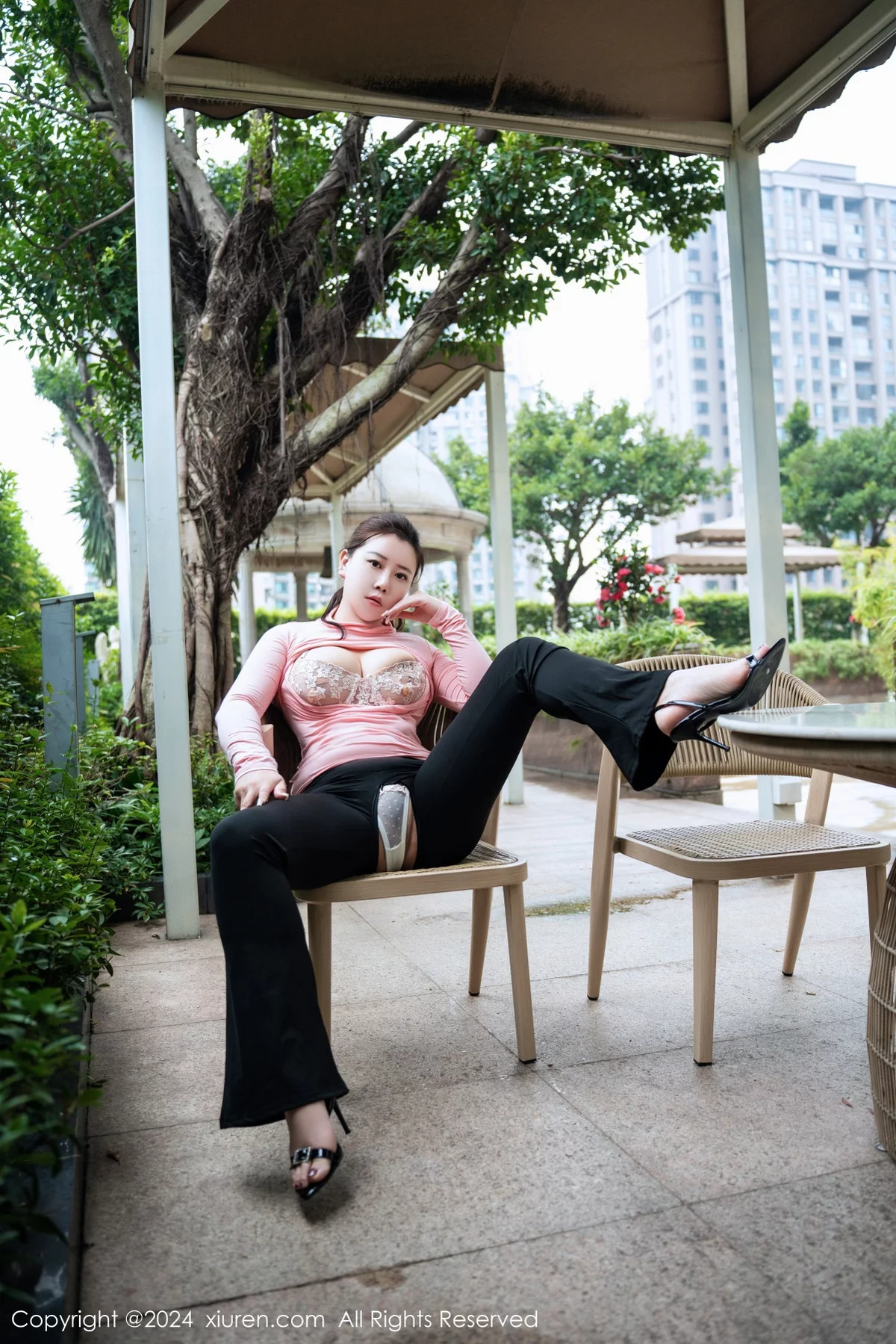 [[XiuRen秀人网]秀人网]No.7943_模特王婉悠Queen性感粉色上衣配黑长裤秀丰腴惹火身材诱惑写真94P