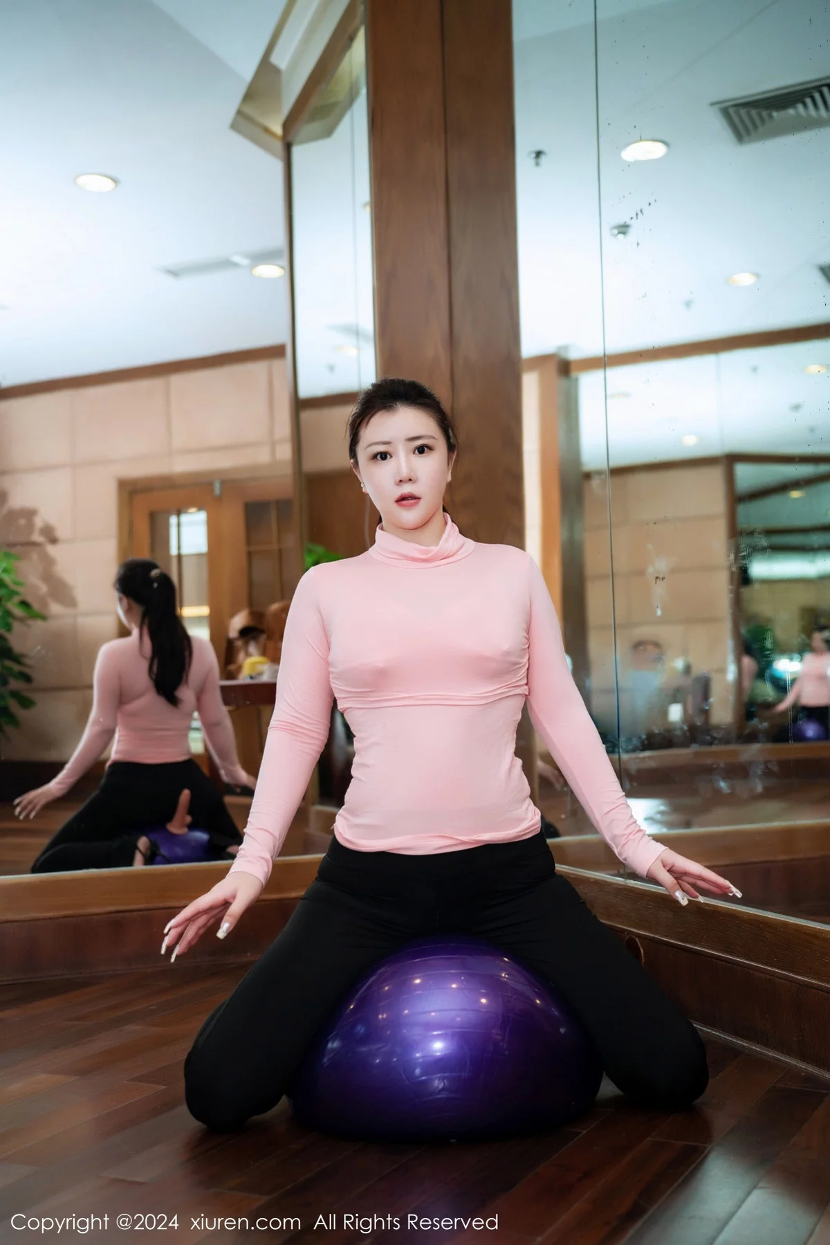 [[XiuRen秀人网]秀人网]No.7943_模特王婉悠Queen性感粉色上衣配黑长裤秀丰腴惹火身材诱惑写真94P