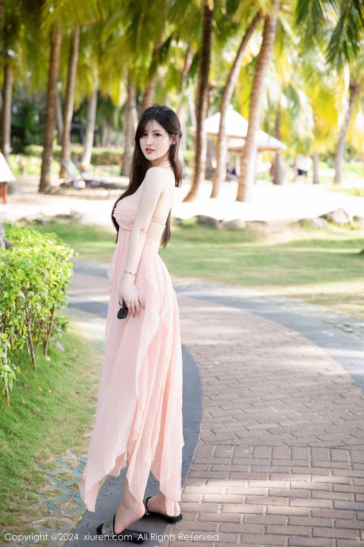 [[XiuRen秀人网]秀人网]No.7948_模特诗诗kiki性感粉色连衣裙露粉色内衣配原色丝袜惹火诱惑写真91P