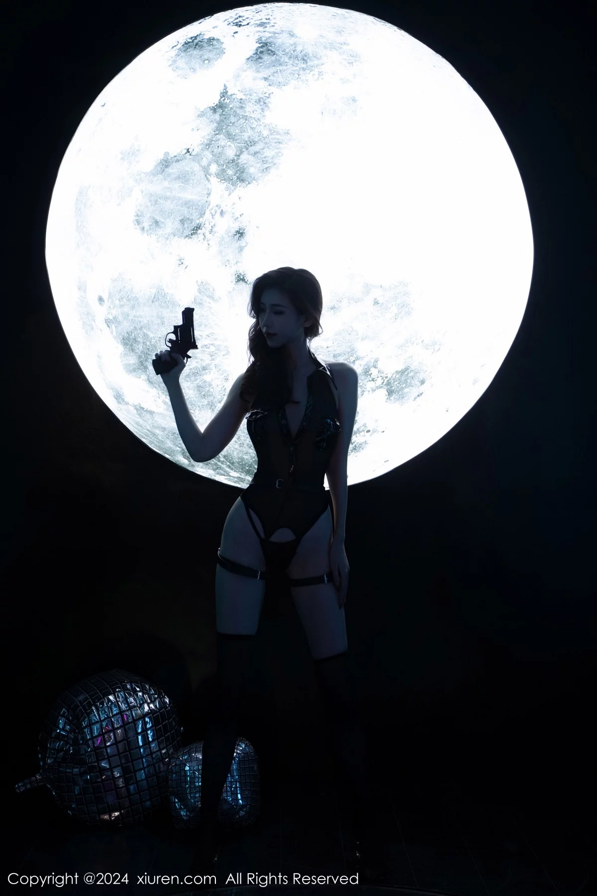 [[XiuRen秀人网]秀人网]No.7952_模特章芃芃性感黑色薄纱服饰配黑丝袜秀惹火身材极致魅惑写真81P