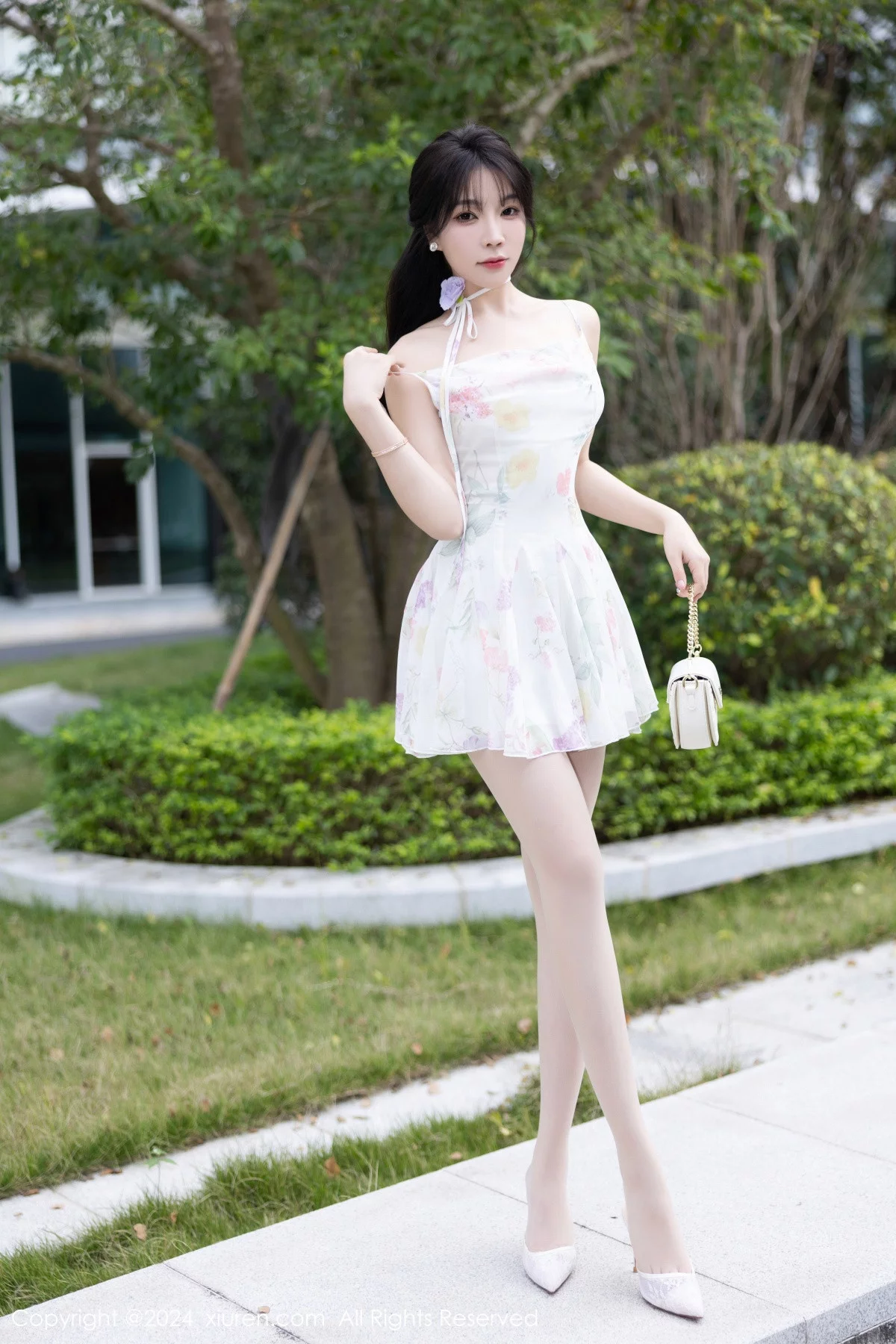 [[XiuRen秀人网]秀人网]No.7959_女神徐莉芝Booty性感白色短裙+黑色情趣服饰秀曼妙身姿诱惑写真82P