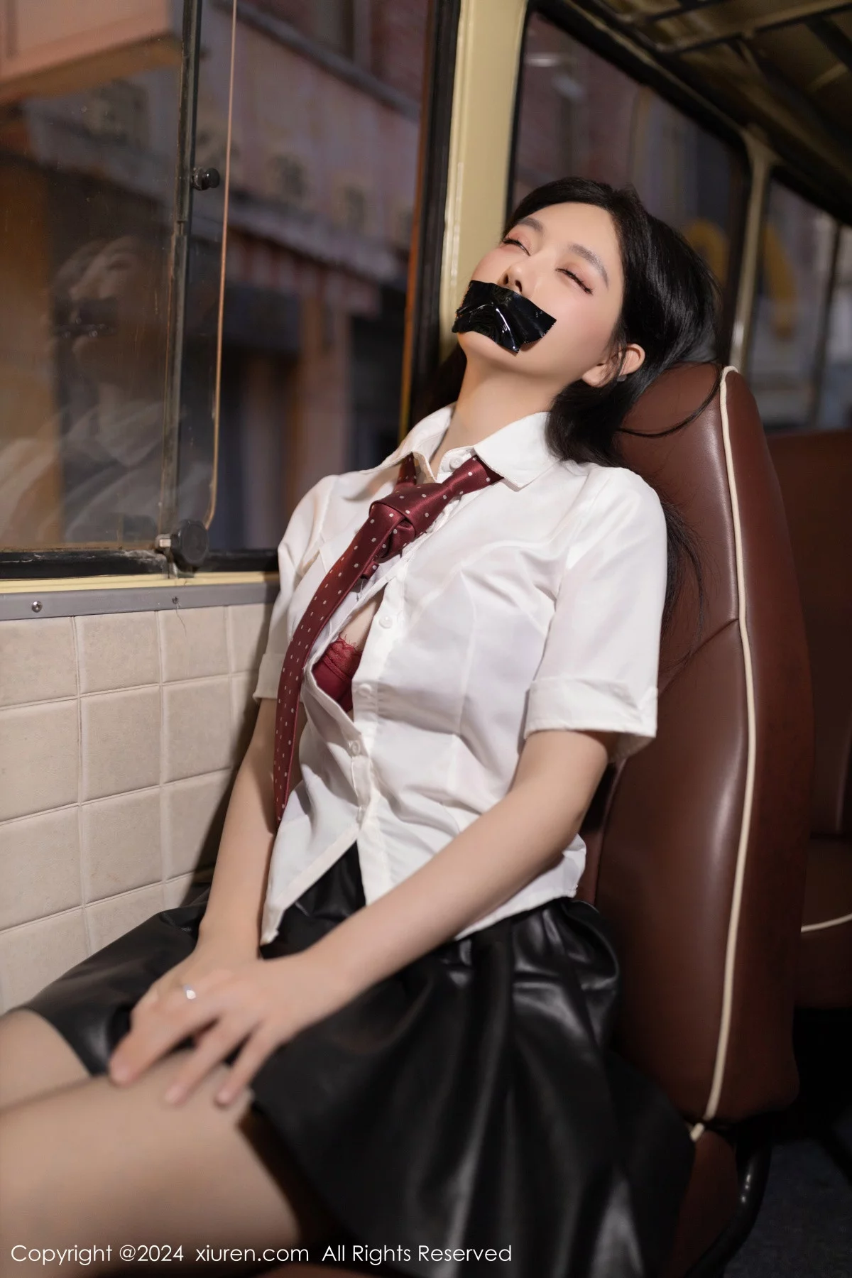 [[XiuRen秀人网]秀人网]No.7957_模特幼幼性感学妹装扮红色蕾丝内衣配破烂黑丝秀美腿诱惑写真80P