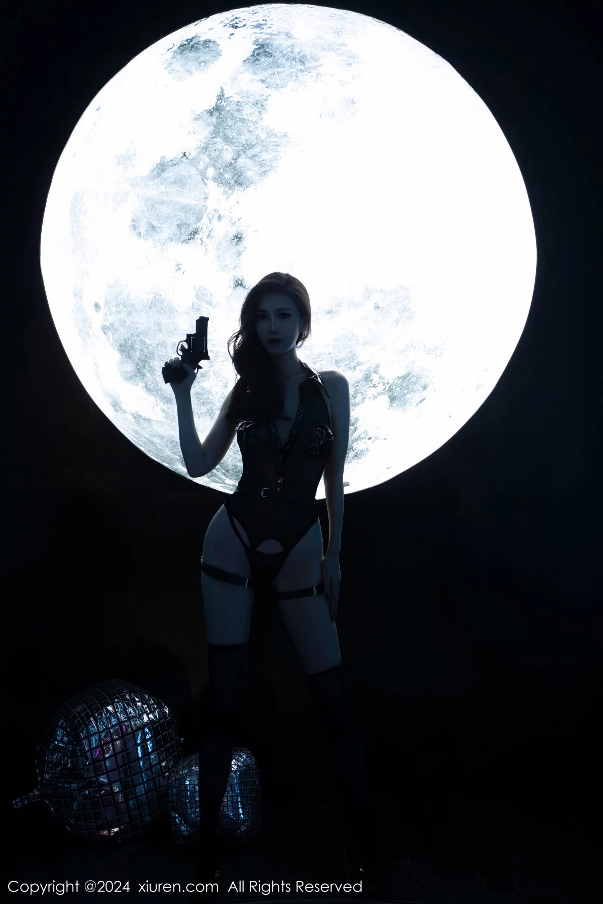 [[XiuRen秀人网]秀人网]No.7952_模特章芃芃性感黑色薄纱服饰配黑丝袜秀惹火身材极致魅惑写真81P