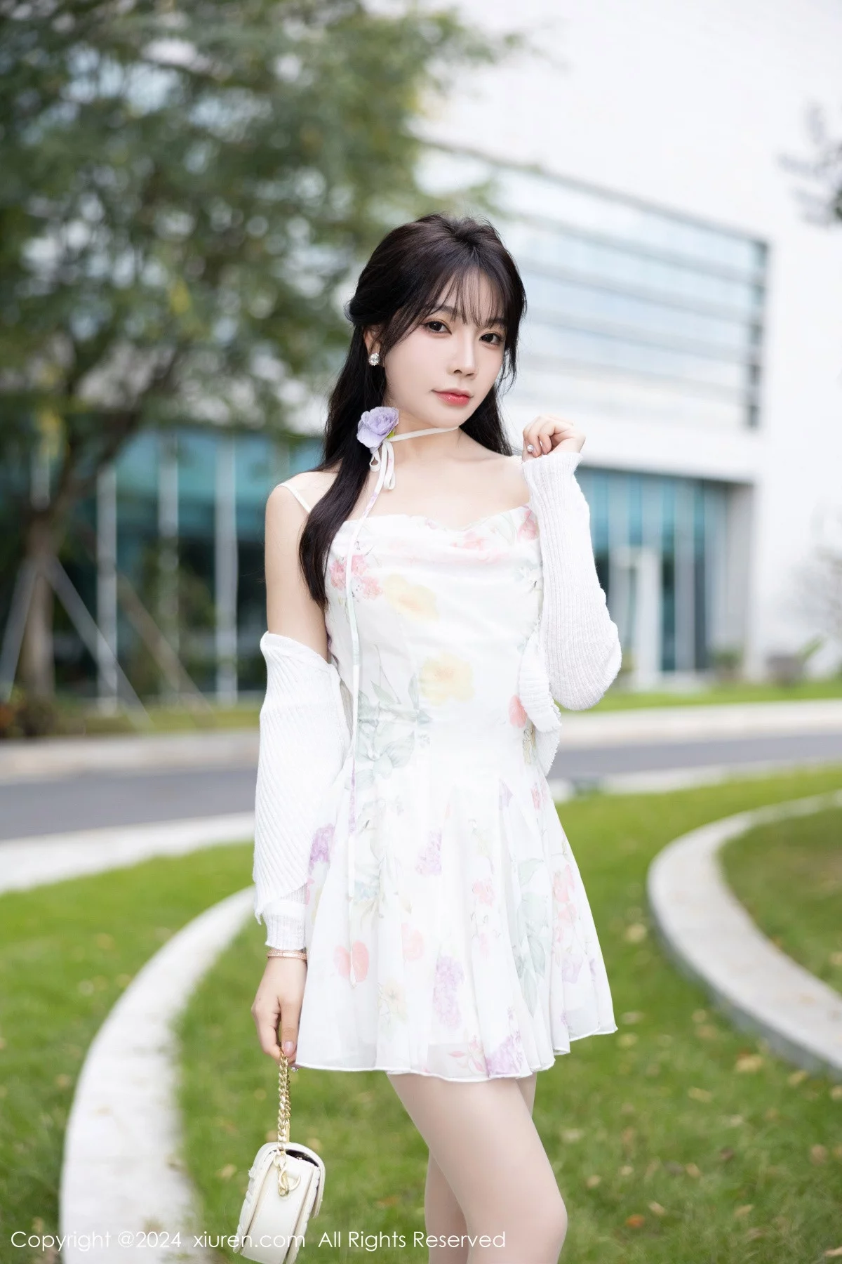 [[XiuRen秀人网]秀人网]No.7959_女神徐莉芝Booty性感白色短裙+黑色情趣服饰秀曼妙身姿诱惑写真82P