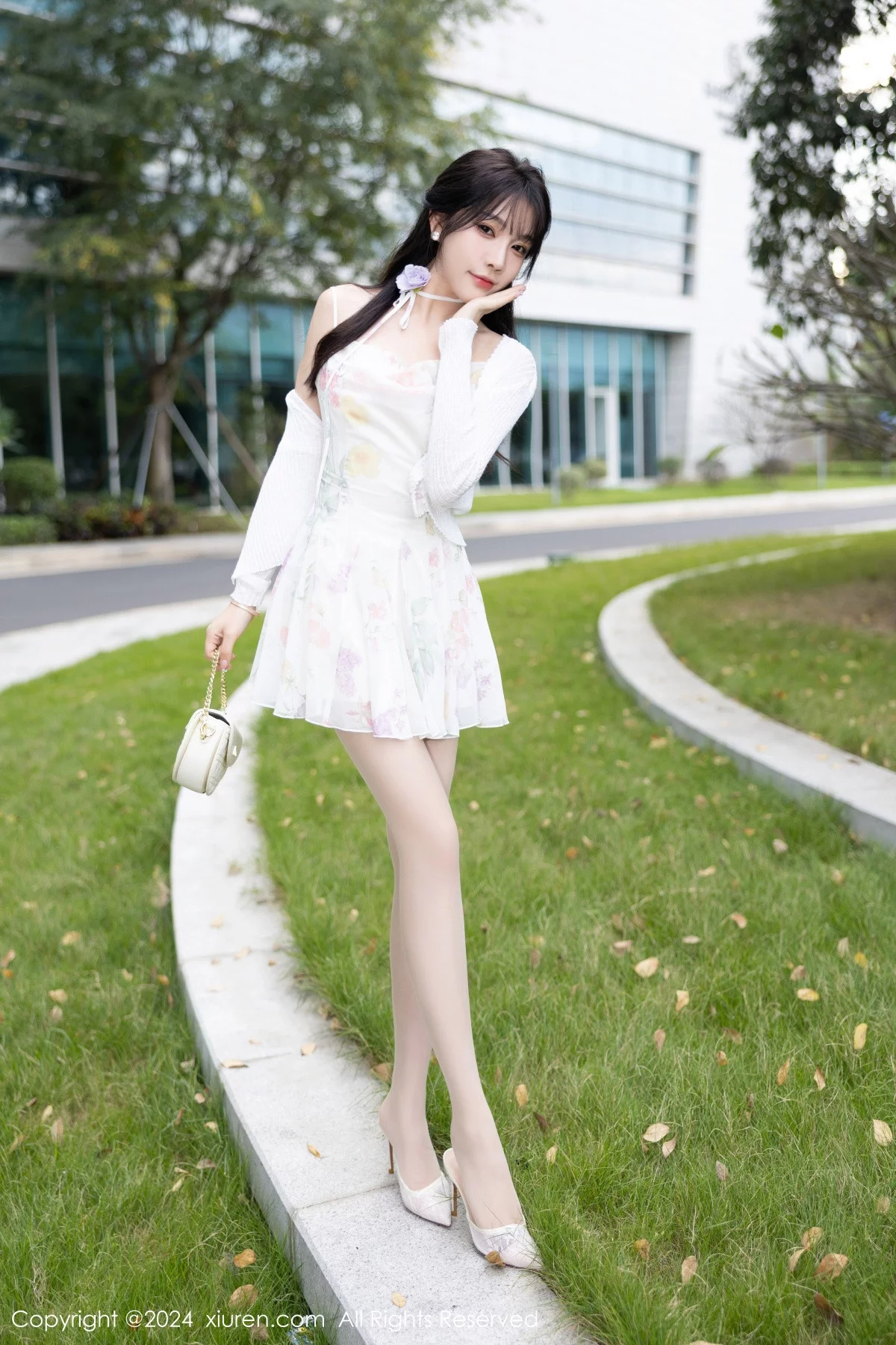 [[XiuRen秀人网]秀人网]No.7959_女神徐莉芝Booty性感白色短裙+黑色情趣服饰秀曼妙身姿诱惑写真82P