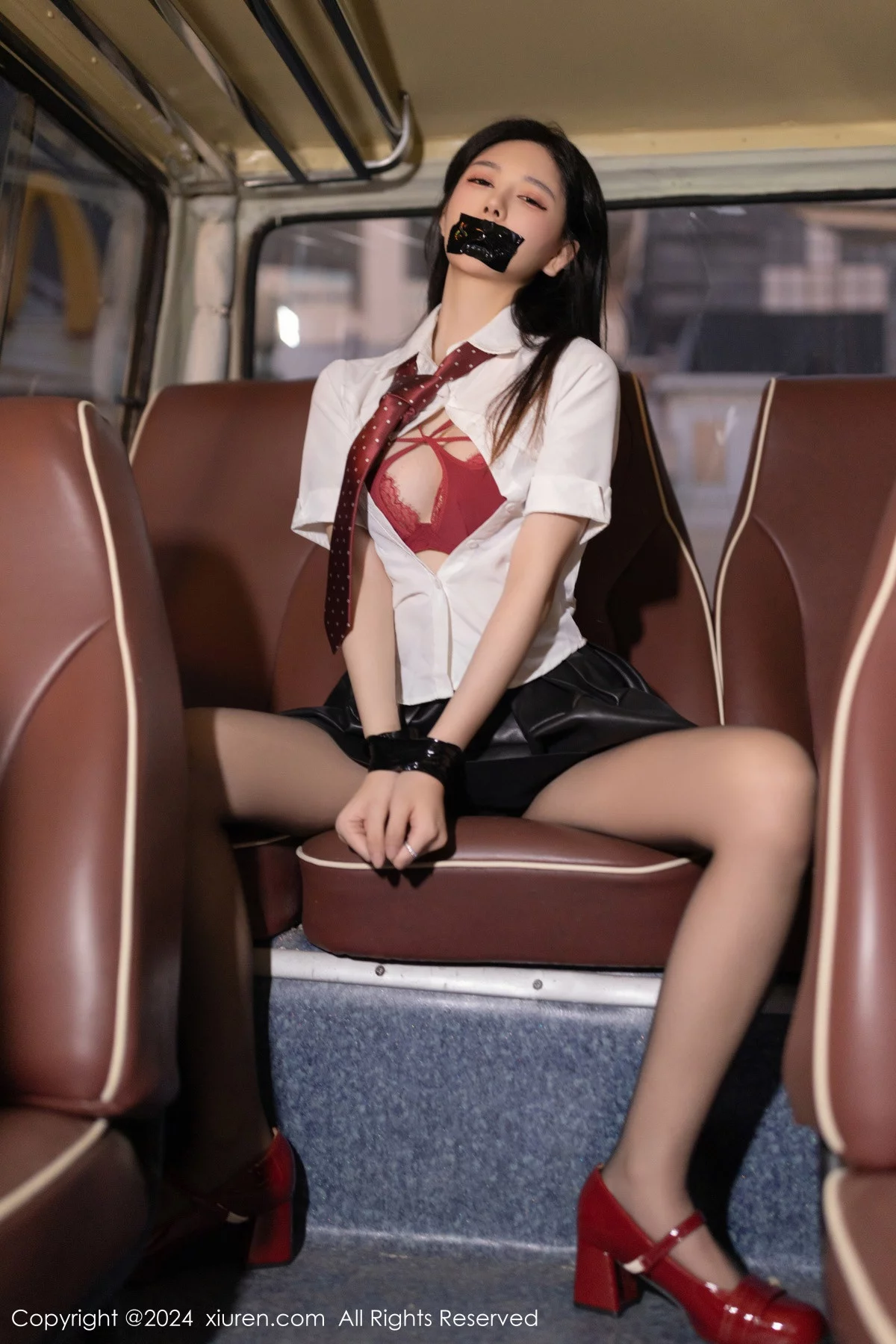 [[XiuRen秀人网]秀人网]No.7957_模特幼幼性感学妹装扮红色蕾丝内衣配破烂黑丝秀美腿诱惑写真80P