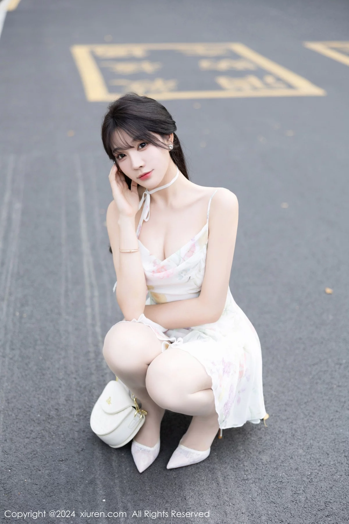 [[XiuRen秀人网]秀人网]No.7959_女神徐莉芝Booty性感白色短裙+黑色情趣服饰秀曼妙身姿诱惑写真82P