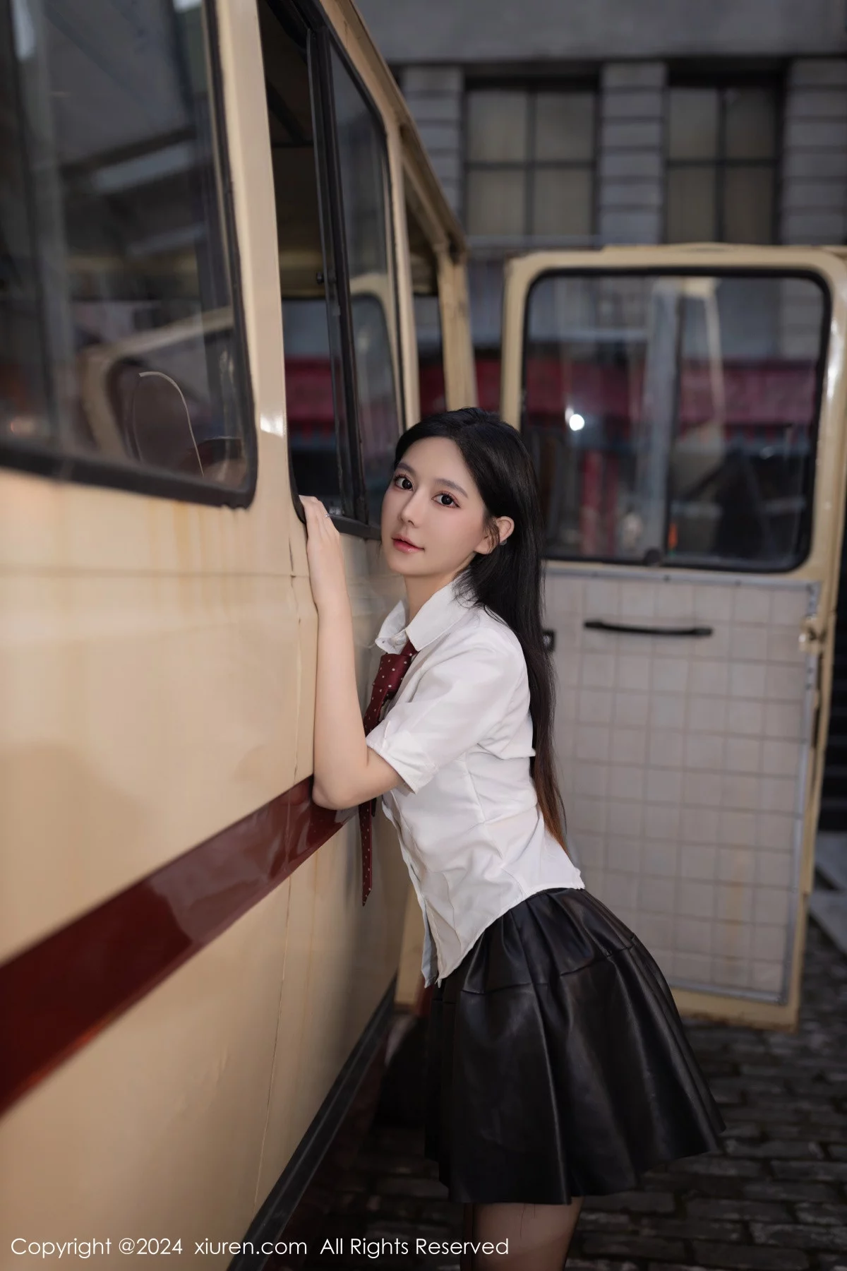 [[XiuRen秀人网]秀人网]No.7957_模特幼幼性感学妹装扮红色蕾丝内衣配破烂黑丝秀美腿诱惑写真80P