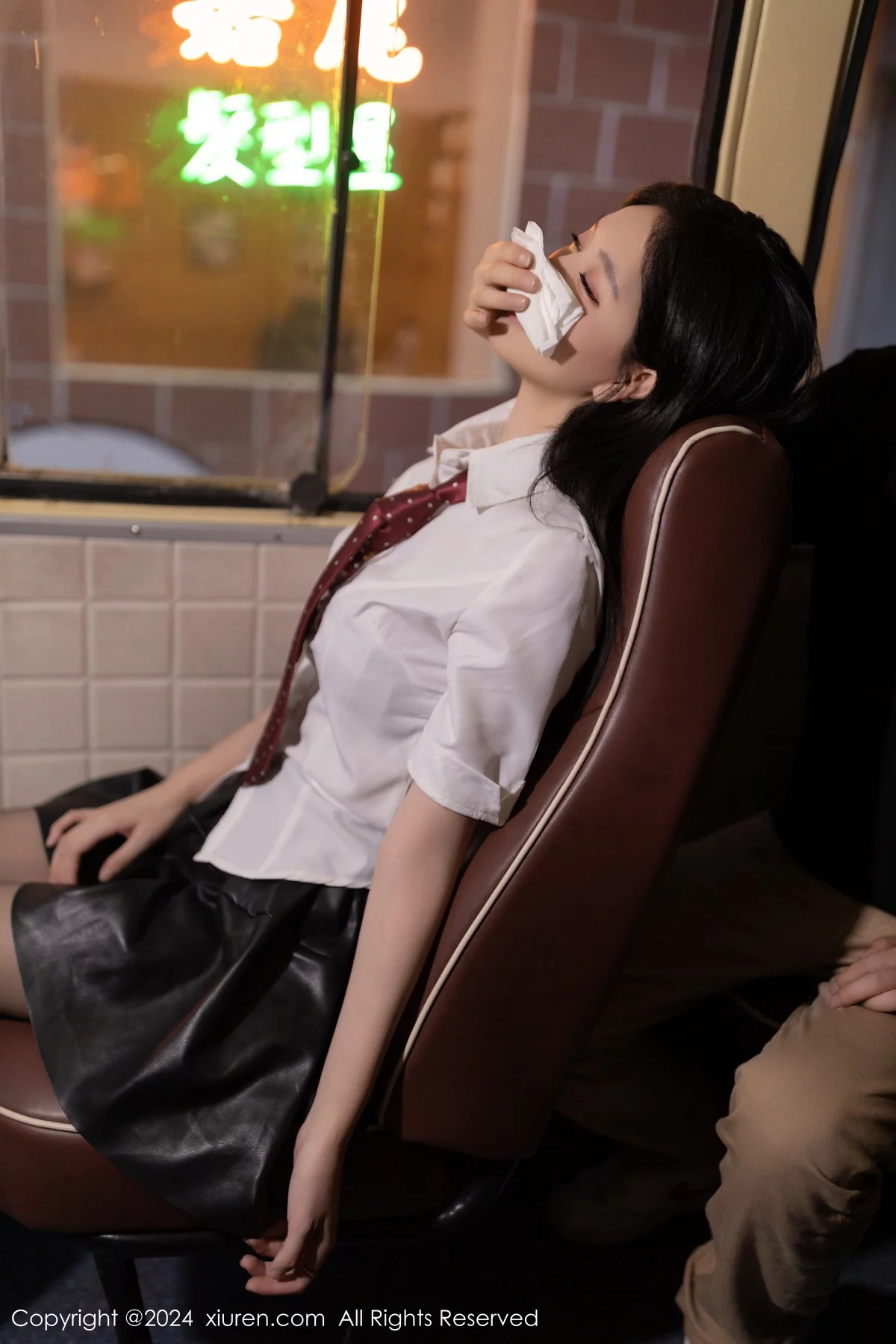 [[XiuRen秀人网]秀人网]No.7957_模特幼幼性感学妹装扮红色蕾丝内衣配破烂黑丝秀美腿诱惑写真80P