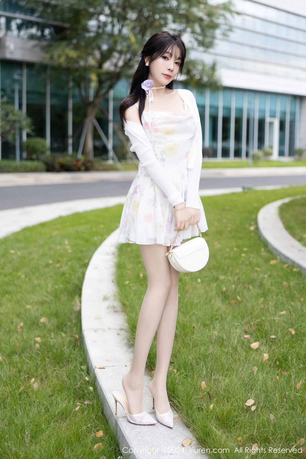 [[XiuRen秀人网]秀人网]No.7959_女神徐莉芝Booty性感白色短裙+黑色情趣服饰秀曼妙身姿诱惑写真82P