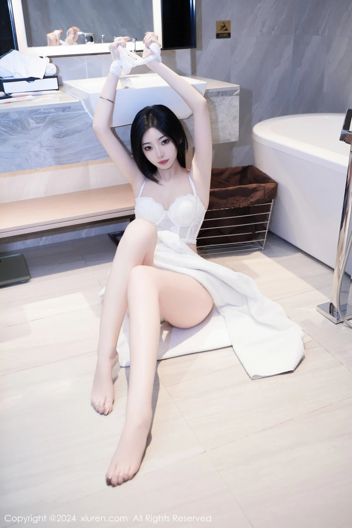 [[XiuRen秀人网]秀人网]No.7960_模特安琪Yee白色睡袍露性感白色蕾丝情趣内衣秀丰腴身材诱惑写真64P