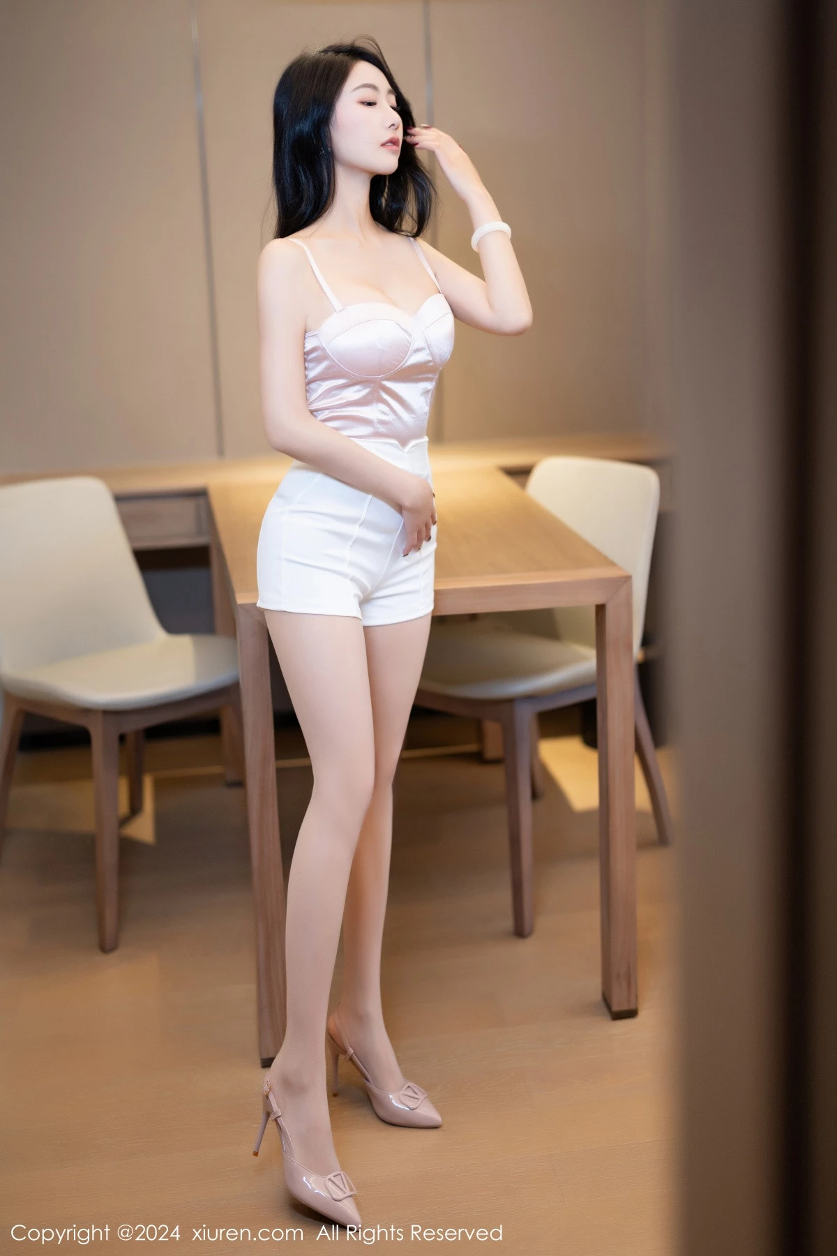 [[XiuRen秀人网]秀人网]No.7962_模特苏苏阿性感淡粉色内衣配开档白丝秀曼妙绝美身姿诱惑写真81P