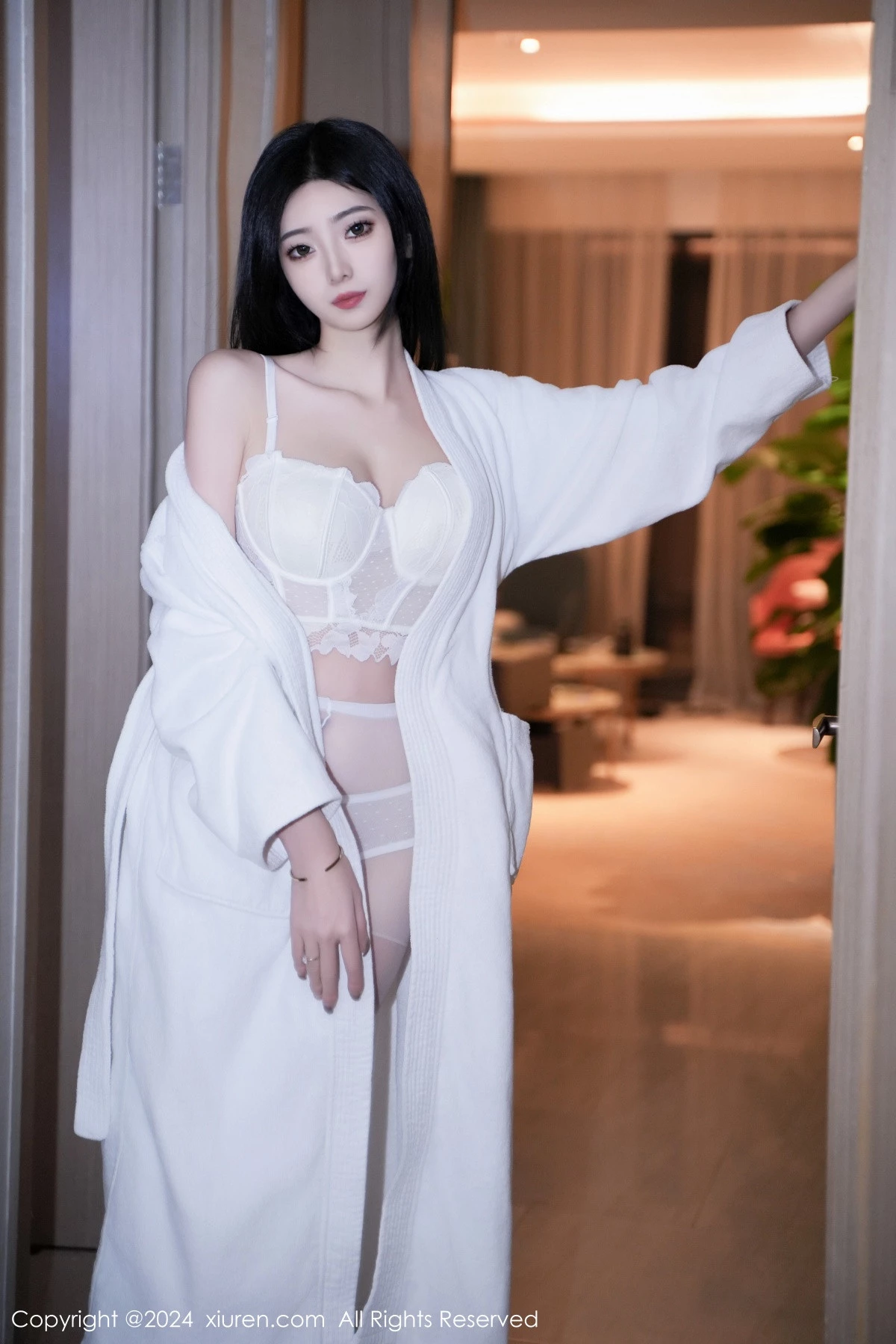 [[XiuRen秀人网]秀人网]No.7960_模特安琪Yee白色睡袍露性感白色蕾丝情趣内衣秀丰腴身材诱惑写真64P