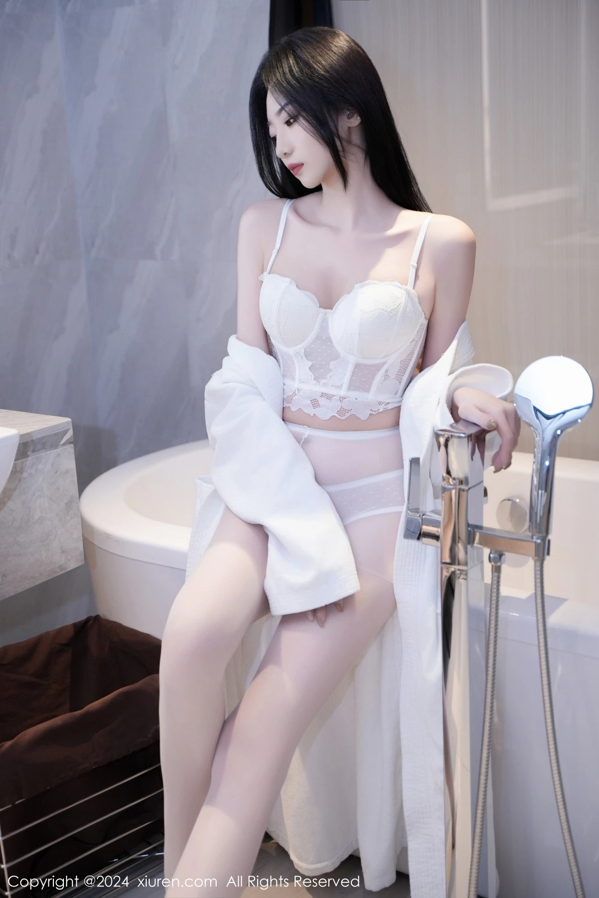 [[XiuRen秀人网]秀人网]No.7960_模特安琪Yee白色睡袍露性感白色蕾丝情趣内衣秀丰腴身材诱惑写真64P