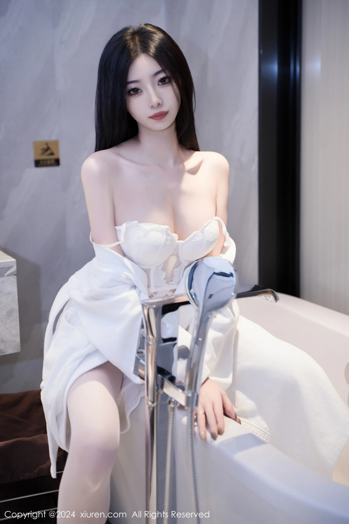 [[XiuRen秀人网]秀人网]No.7960_模特安琪Yee白色睡袍露性感白色蕾丝情趣内衣秀丰腴身材诱惑写真64P