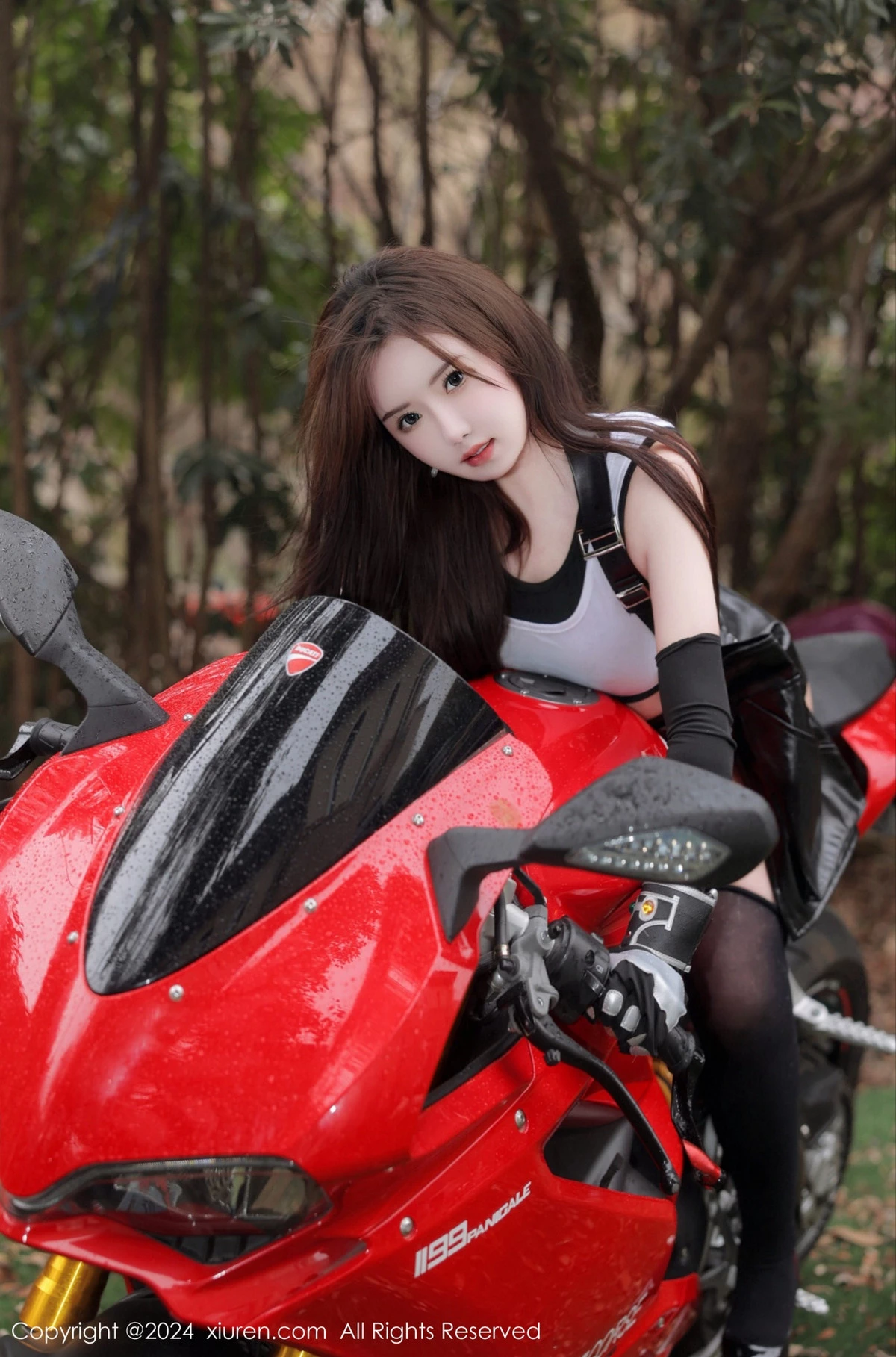 [[XiuRen秀人网]秀人网]No.7969_模特小薯条nienie摩托女郎角色白上衣配黑短裙秀丰满身材诱惑写真69P