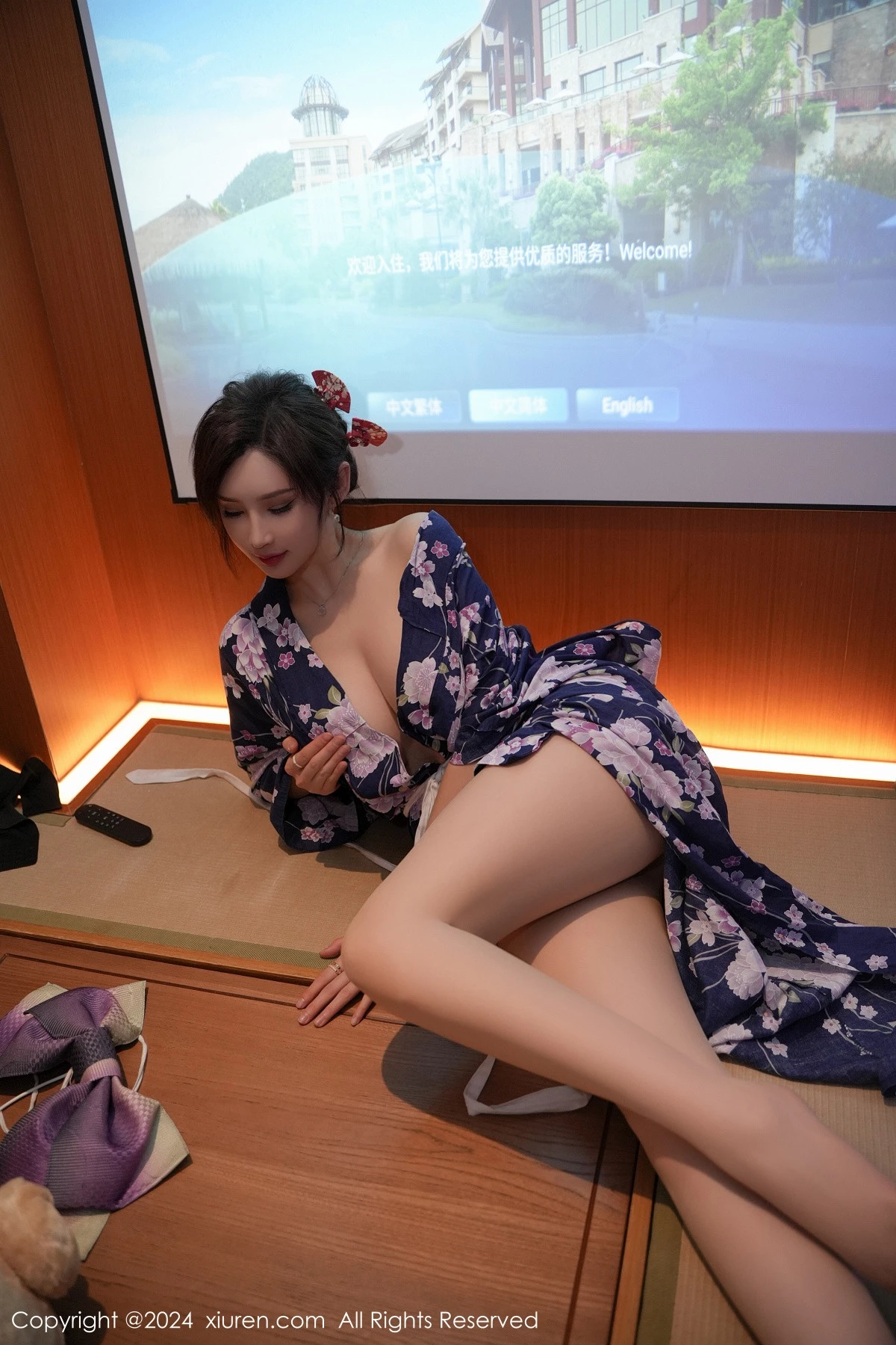 [[XiuRen秀人网]秀人网]No.7975_女神Carol周妍希深蓝色日式和服配超薄肉丝秀丰满身材诱惑写真70P