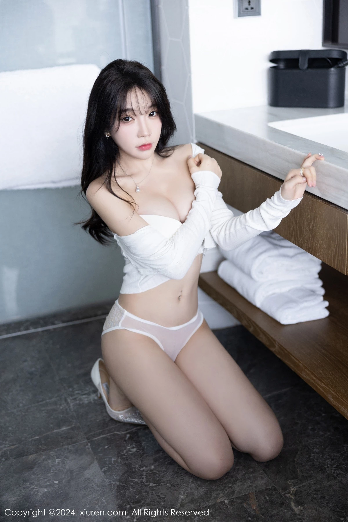 [[XiuRen秀人网]秀人网]No.7976_女神徐莉芝Booty淡蓝连衣短裙+白色蕾丝内衣秀曼妙身姿诱惑写真90P