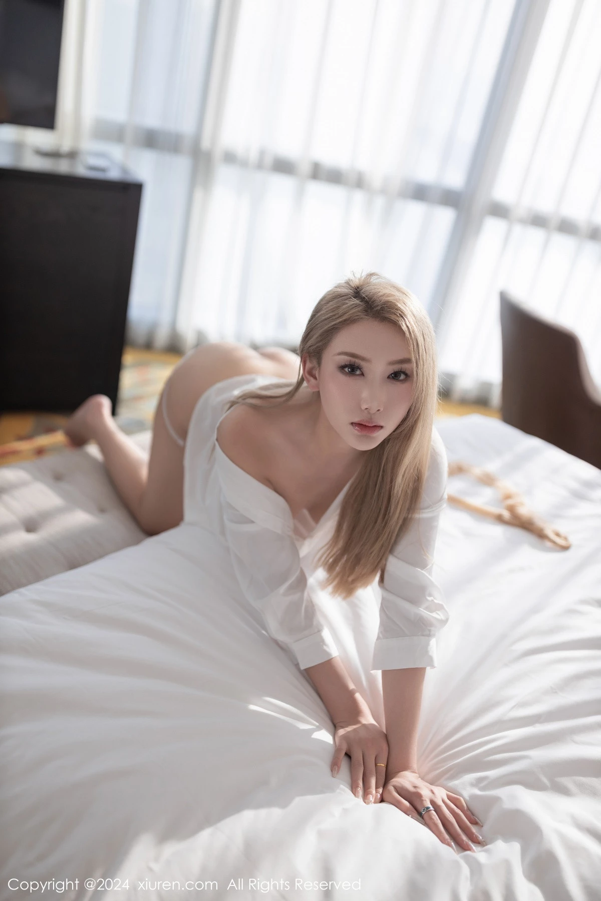 [[XiuRen秀人网]秀人网]No.7972_模特沈青黛私房性感白色上衣配开档肉丝半脱秀惹火身材诱惑写真80P