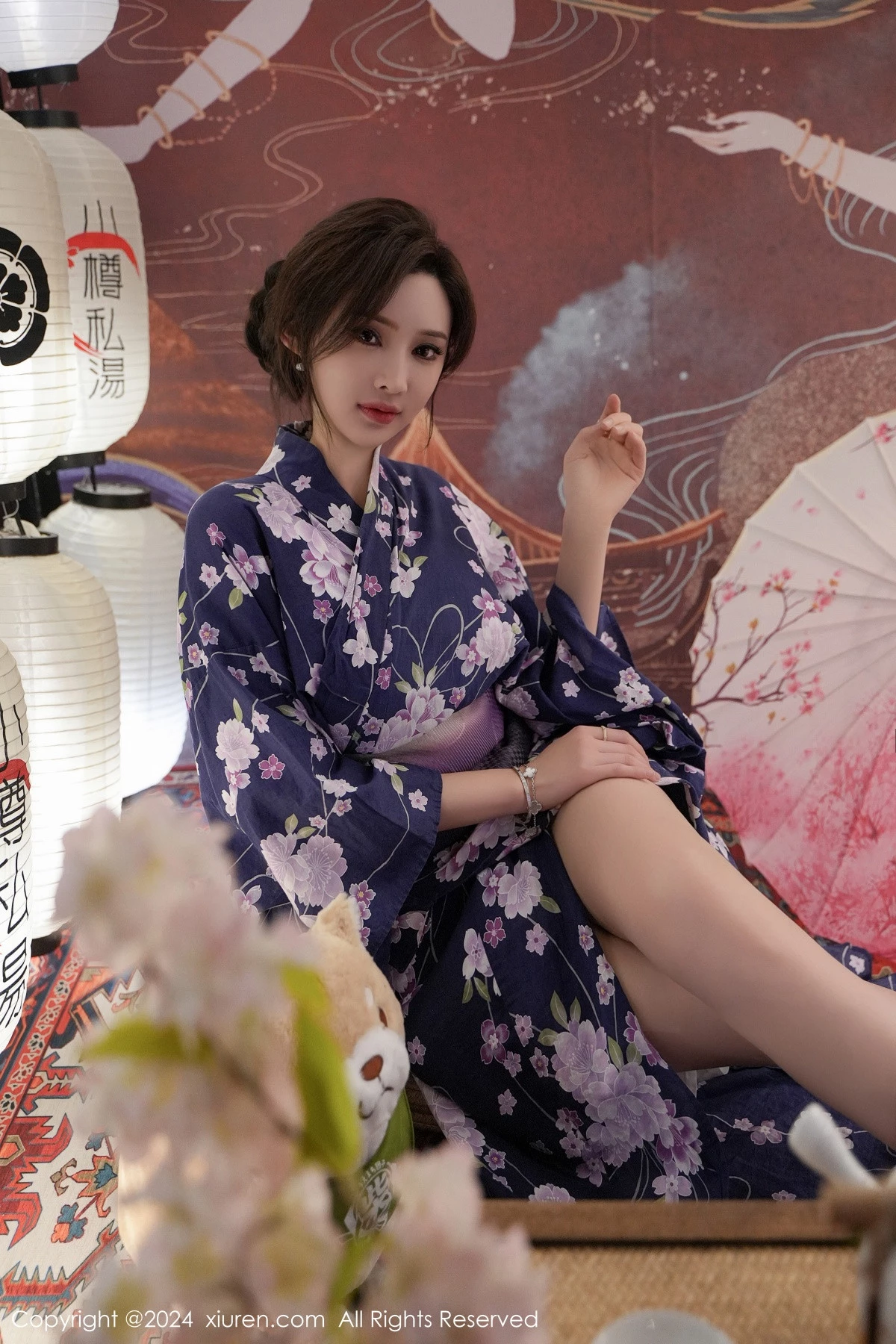 [[XiuRen秀人网]秀人网]No.7975_女神Carol周妍希深蓝色日式和服配超薄肉丝秀丰满身材诱惑写真70P