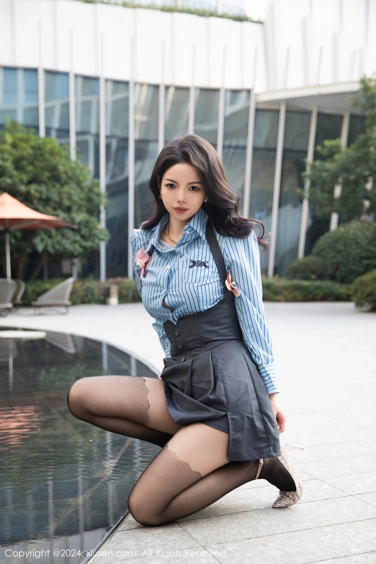 [[XiuRen秀人网]秀人网]No.7979_模特大美妞儿半脱露性感白色内衣配超薄黑丝秀完美身材诱惑写真82P