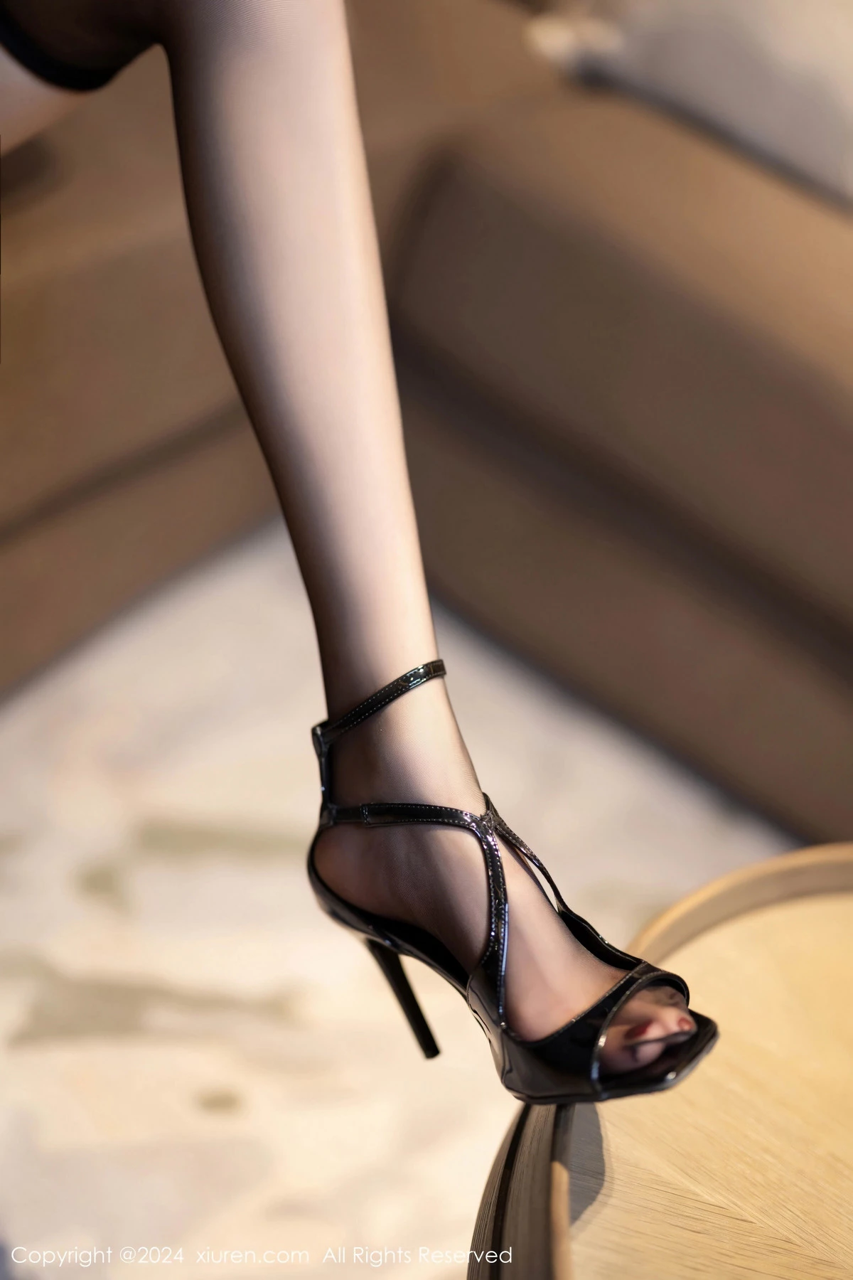 [[XiuRen秀人网]秀人网]No.7983_模特程程程咖啡色露肩连衣裙+黑色情趣服饰秀曼妙身姿诱惑写真81P