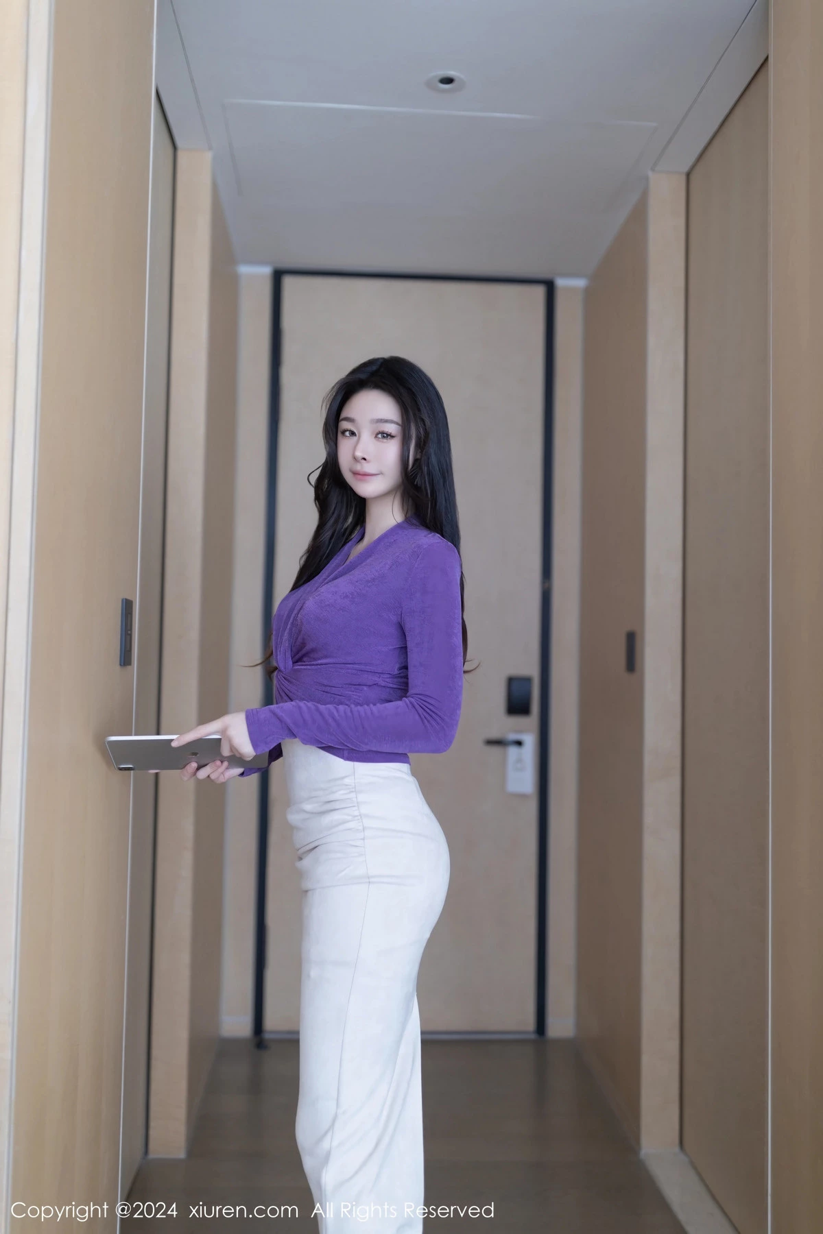 [[XiuRen秀人网]秀人网]No.7982_模特小逗逗经理角色扮演性感轻透花纹内衣秀曼妙身姿诱惑写真80P