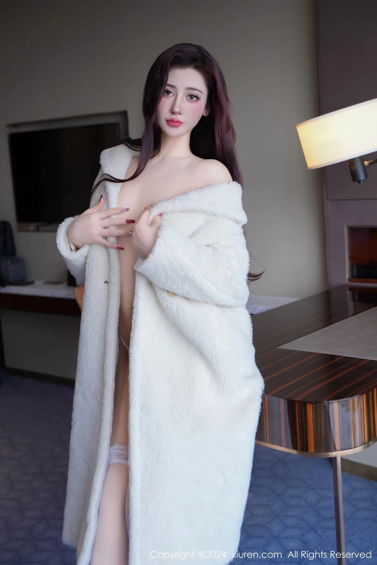 [[XiuRen秀人网]秀人网]No.7978_新人模特蕾蕾醒了没性感白色蕾丝情趣服饰配白丝吊袜诱惑写真75P