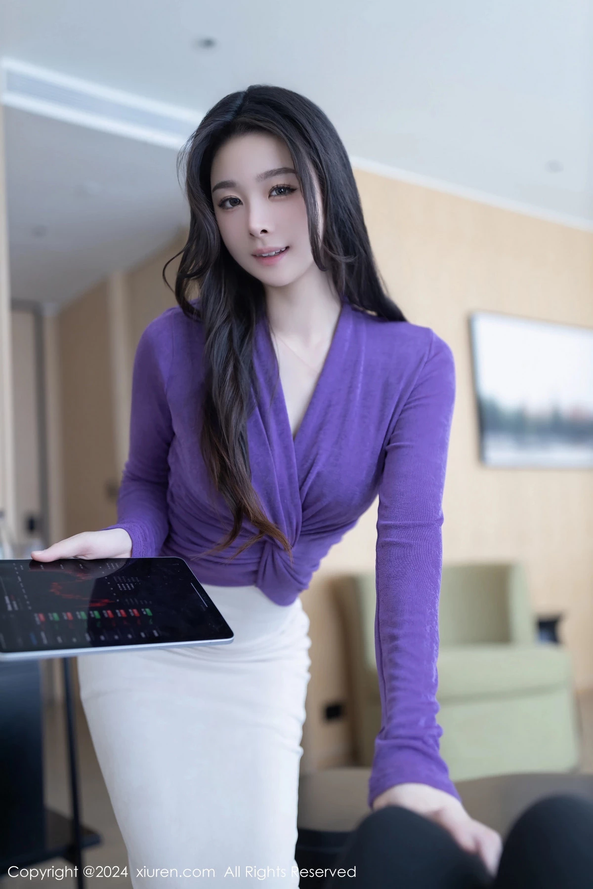 [[XiuRen秀人网]秀人网]No.7982_模特小逗逗经理角色扮演性感轻透花纹内衣秀曼妙身姿诱惑写真80P