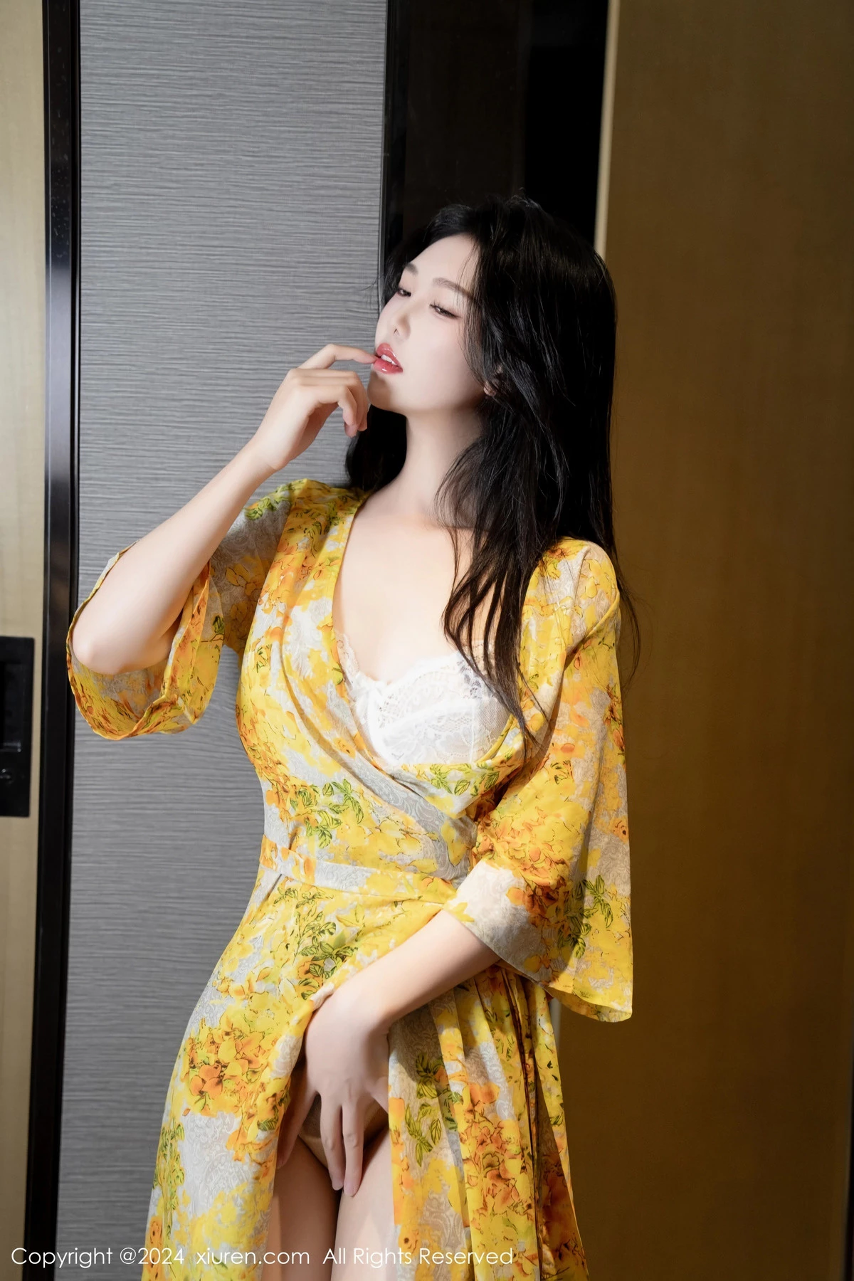 [[XiuRen秀人网]秀人网]No.7981_模特利世情节拍摄性感黄色连衣裙露白色蕾丝内衣完美诱惑写真99P