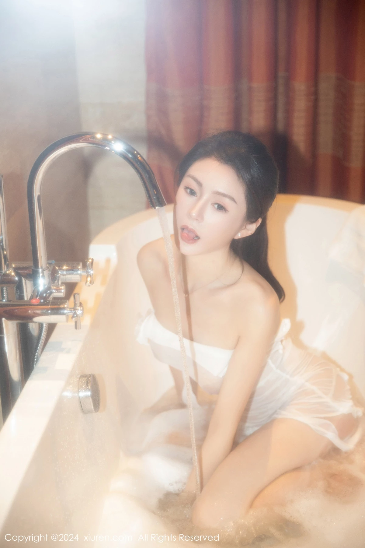 [[XiuRen秀人网]秀人网]No.8033_模特林幼一私房浴室性感白色轻透服饰半脱秀丰腴身姿诱惑写真71P