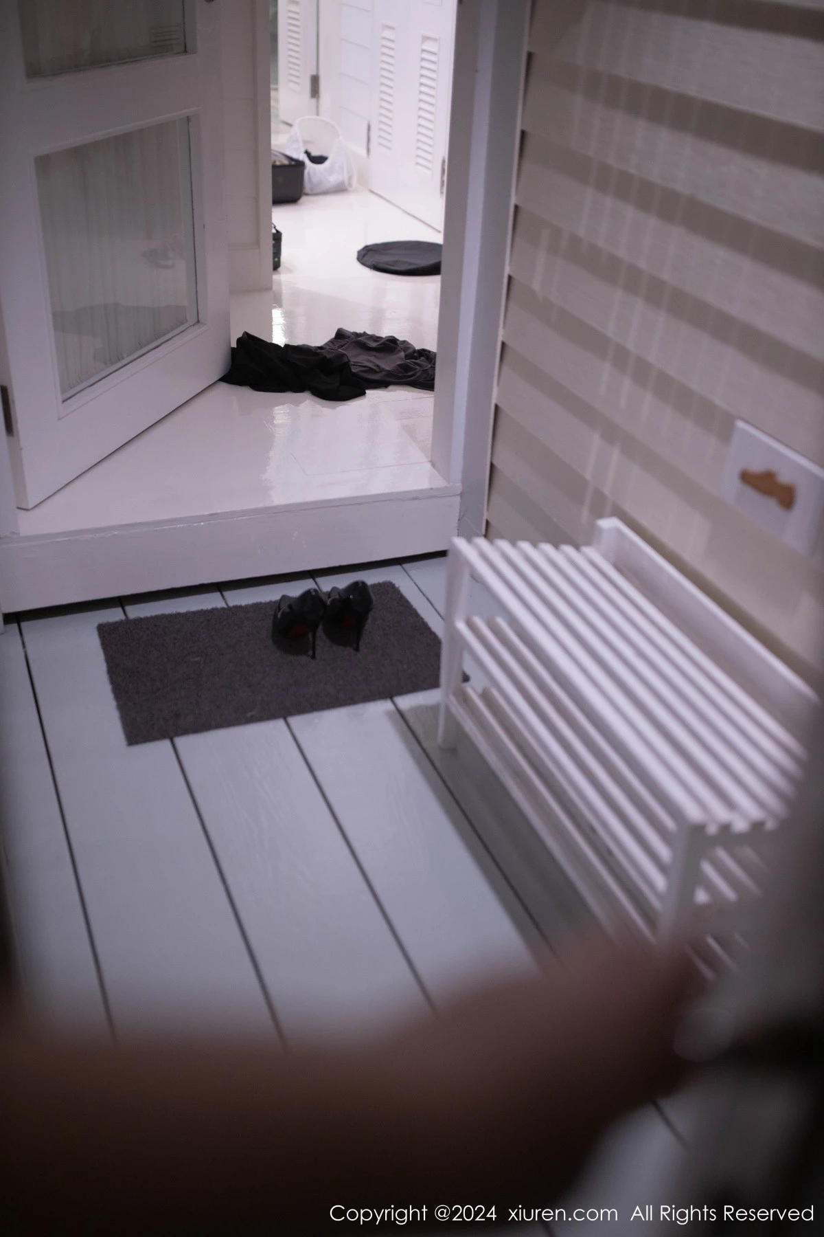 [[XiuRen秀人网]秀人网]No.8034_模特唐安琪性感黑色上衣配灰长裙露黑色内衣秀曼妙身姿诱惑写真81P