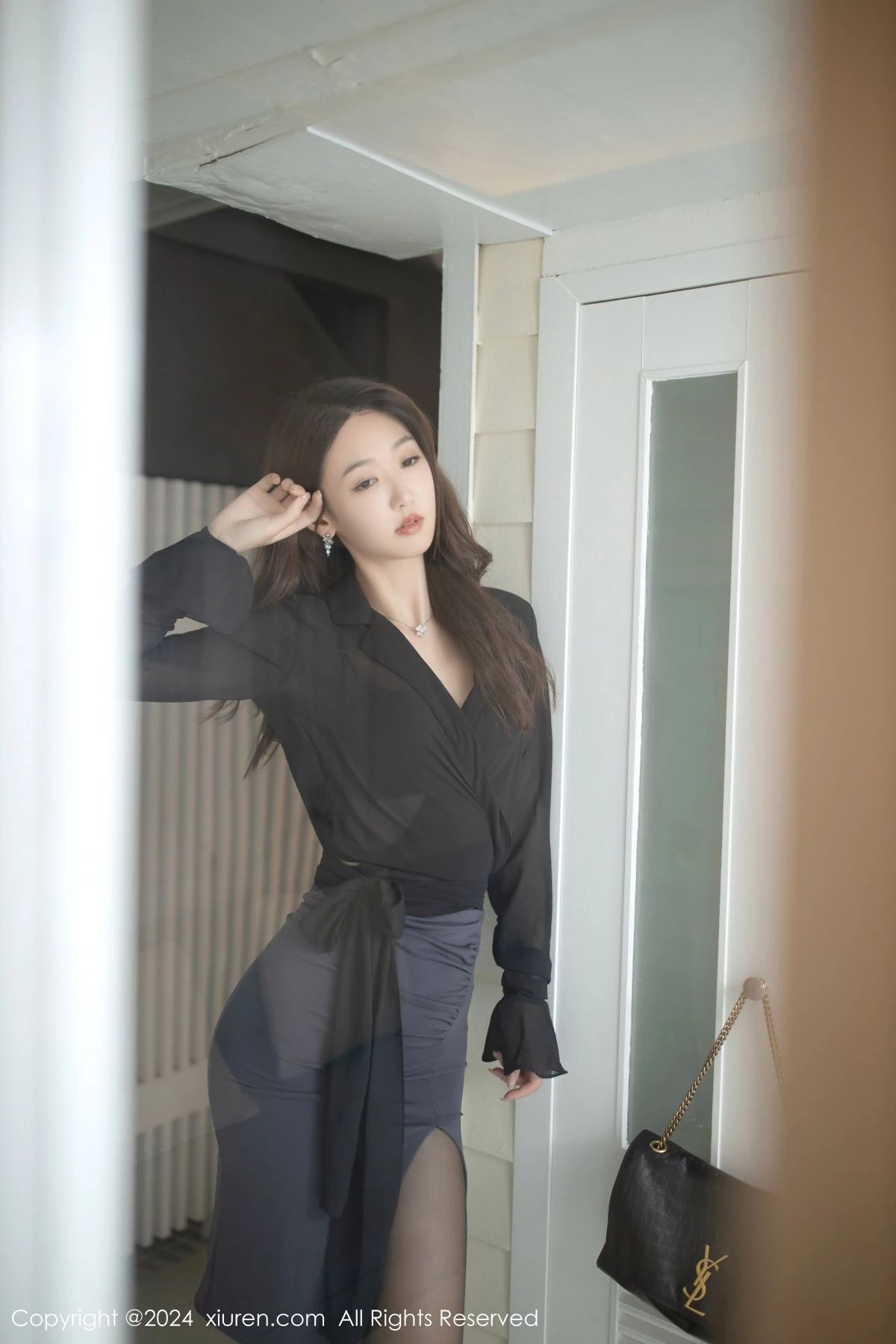 [[XiuRen秀人网]秀人网]No.8034_模特唐安琪性感黑色上衣配灰长裙露黑色内衣秀曼妙身姿诱惑写真81P