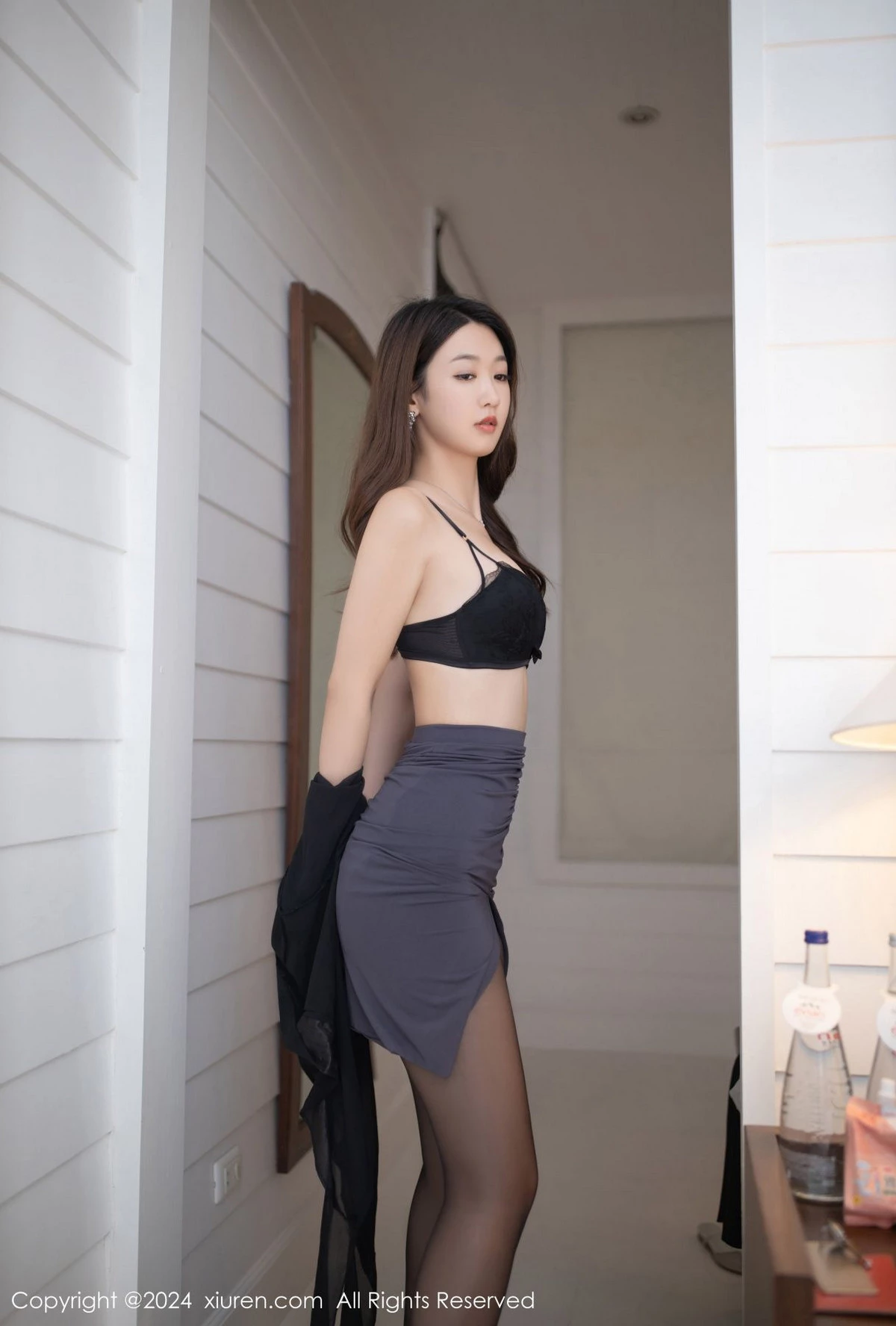 [[XiuRen秀人网]秀人网]No.8034_模特唐安琪性感黑色上衣配灰长裙露黑色内衣秀曼妙身姿诱惑写真81P