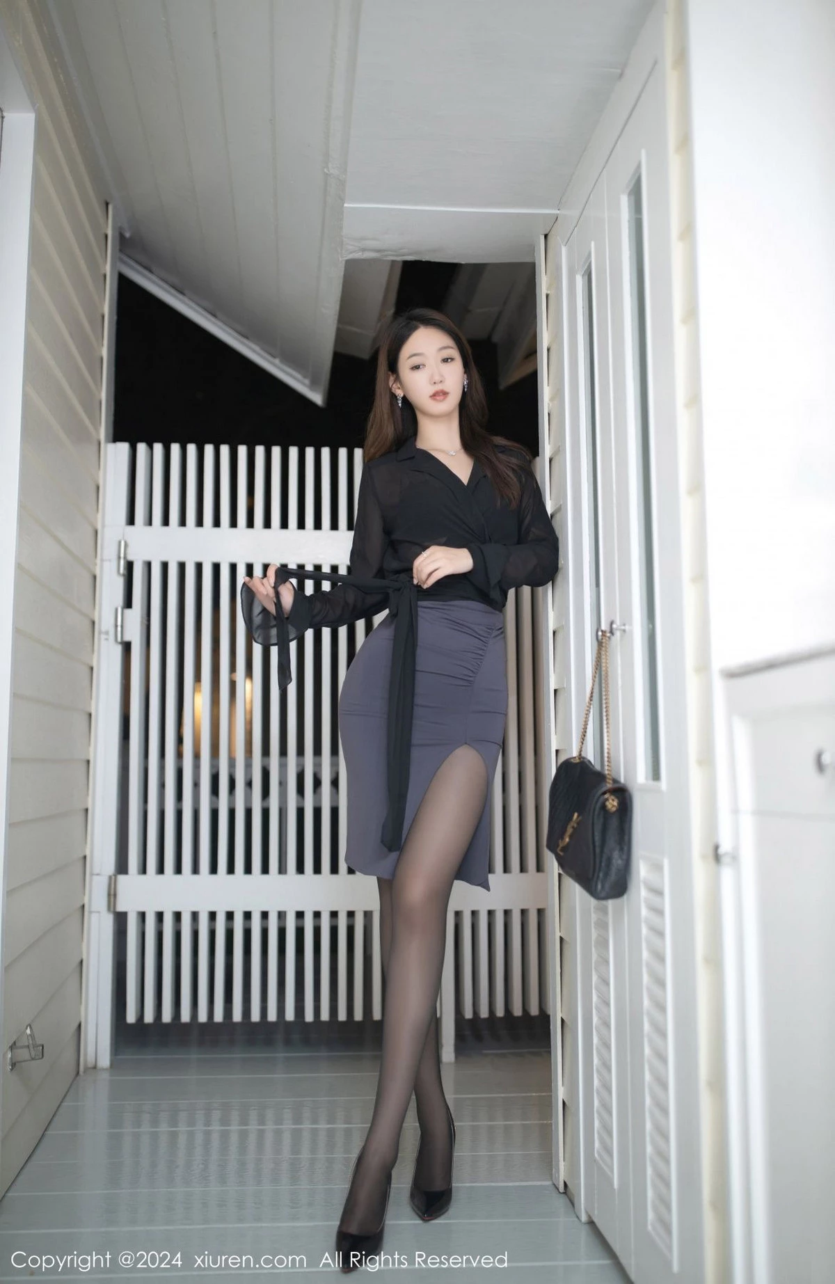 [[XiuRen秀人网]秀人网]No.8034_模特唐安琪性感黑色上衣配灰长裙露黑色内衣秀曼妙身姿诱惑写真81P