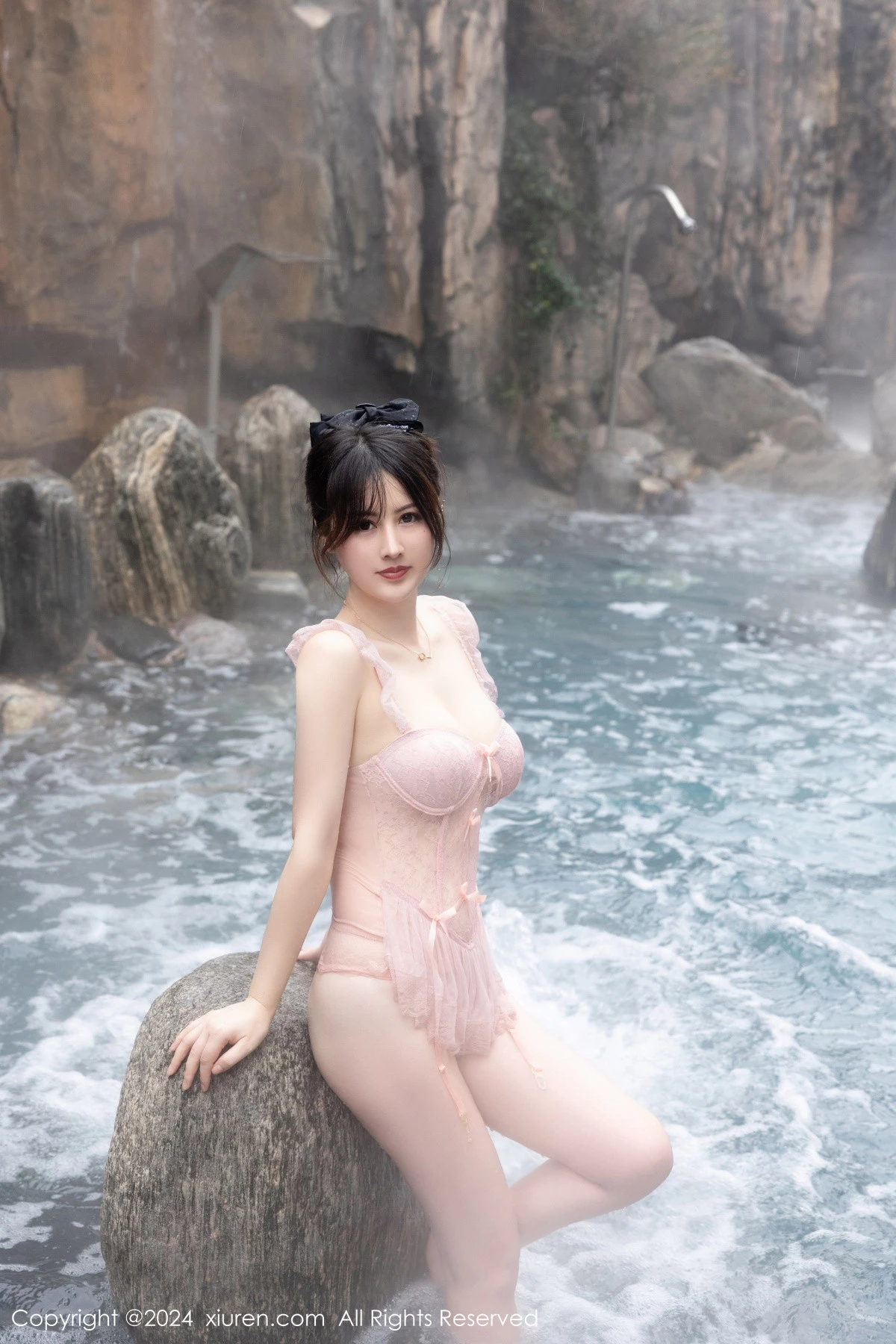 [[XiuRen秀人网]秀人网]No.8039_模特诗诗kiki溪边场景+浴室性感粉色情趣短裙秀惹火身材诱惑写真84P