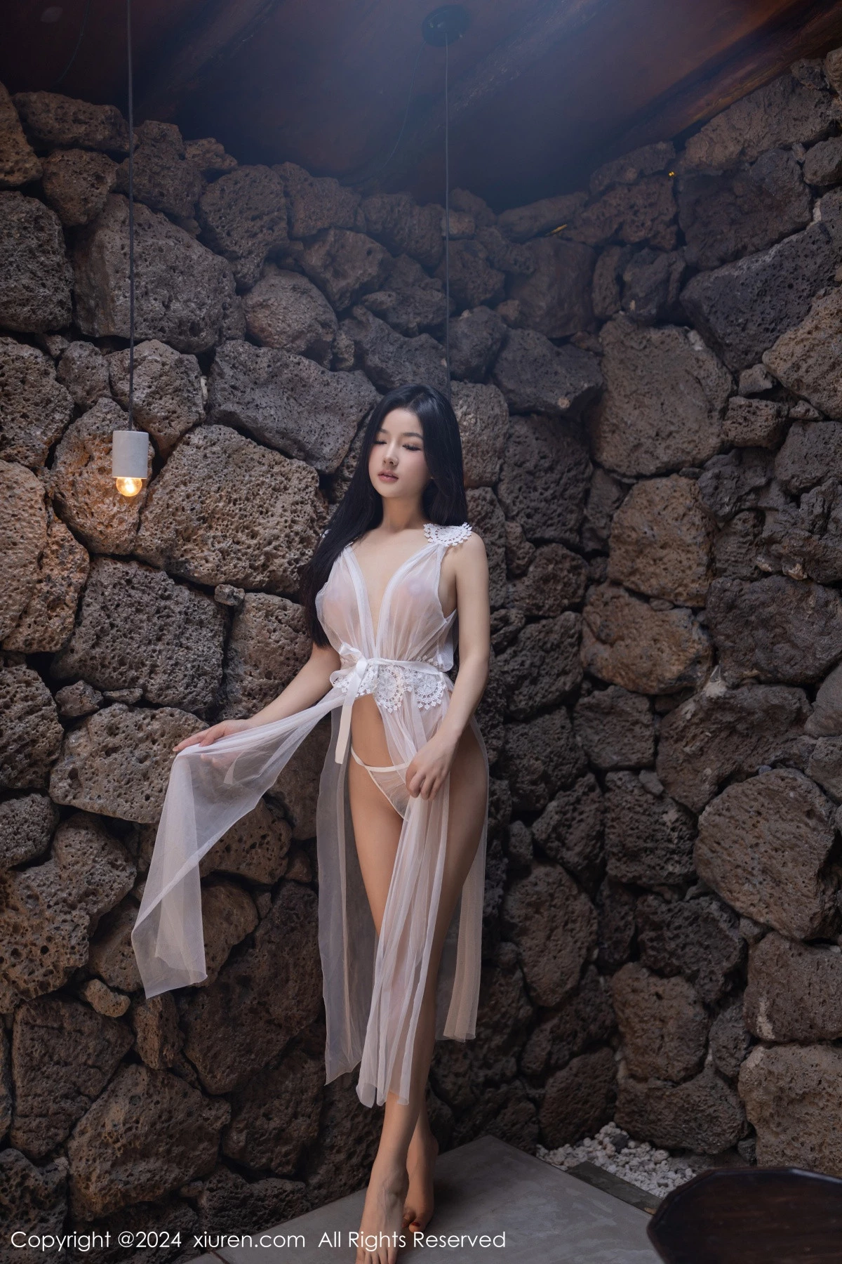 [[XiuRen秀人网]秀人网]No.8038_模特谭小灵性感白色轻薄连衣短裙配超薄肉丝秀惹火身段诱惑写真80P