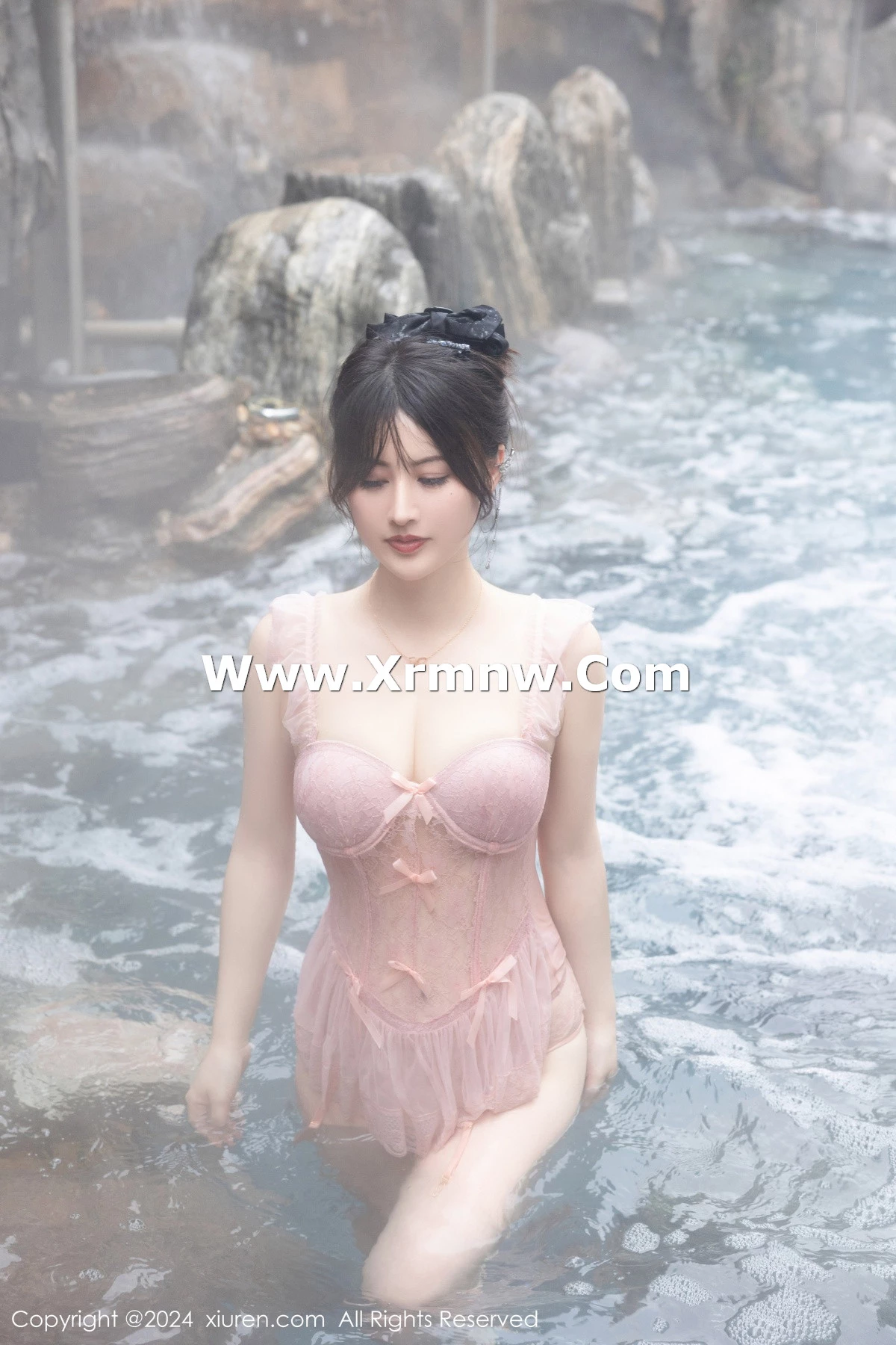 [[XiuRen秀人网]秀人网]No.8039_模特诗诗kiki溪边场景+浴室性感粉色情趣短裙秀惹火身材诱惑写真84P