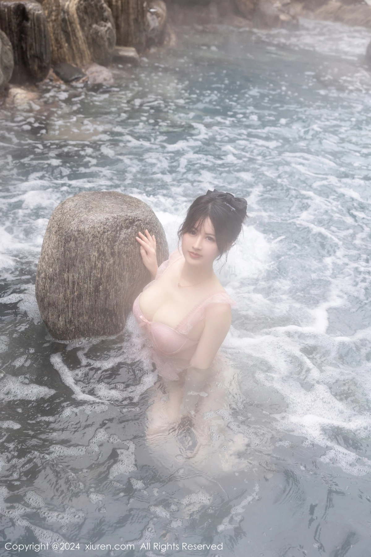 [[XiuRen秀人网]秀人网]No.8039_模特诗诗kiki溪边场景+浴室性感粉色情趣短裙秀惹火身材诱惑写真84P