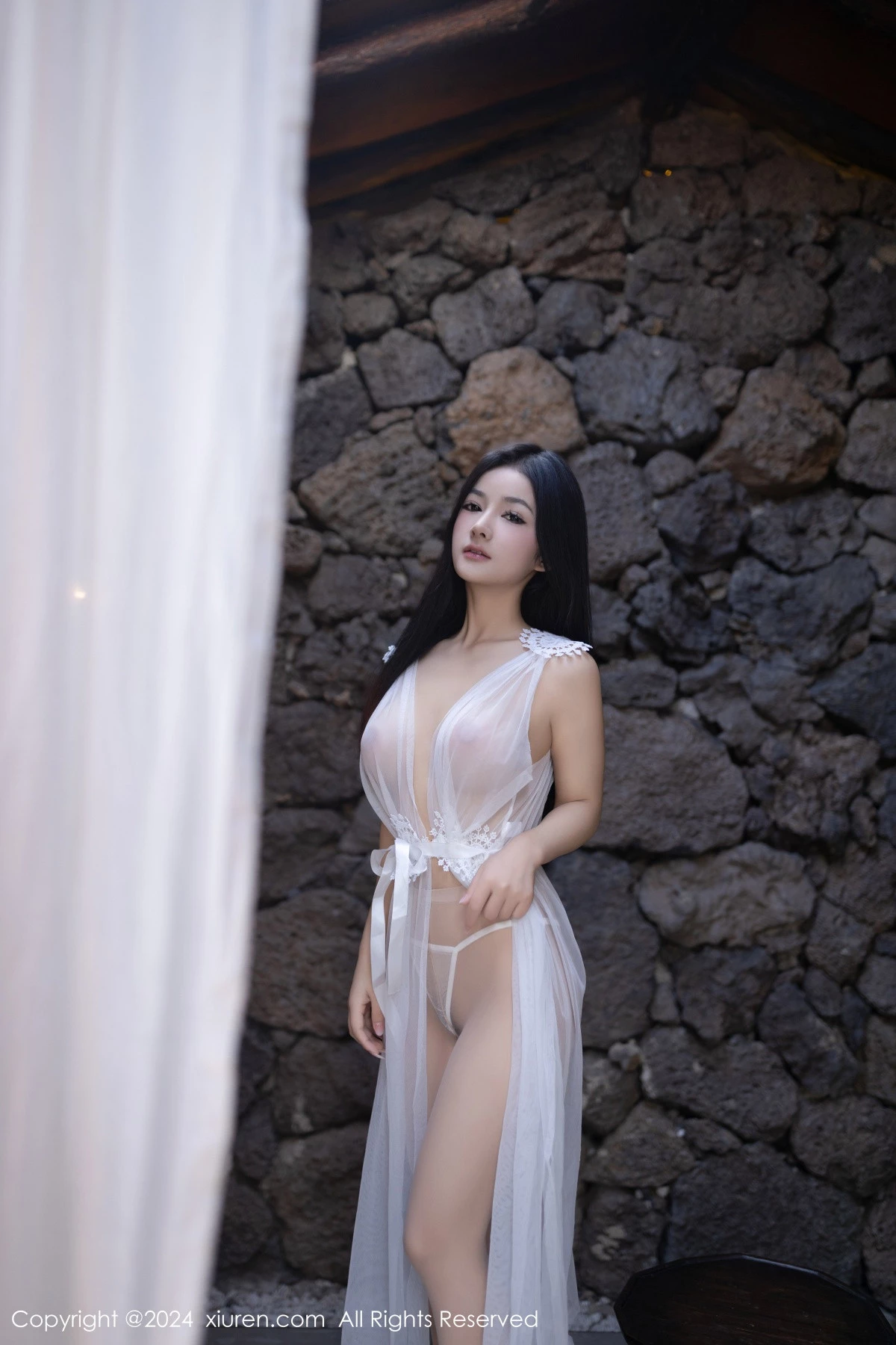 [[XiuRen秀人网]秀人网]No.8038_模特谭小灵性感白色轻薄连衣短裙配超薄肉丝秀惹火身段诱惑写真80P