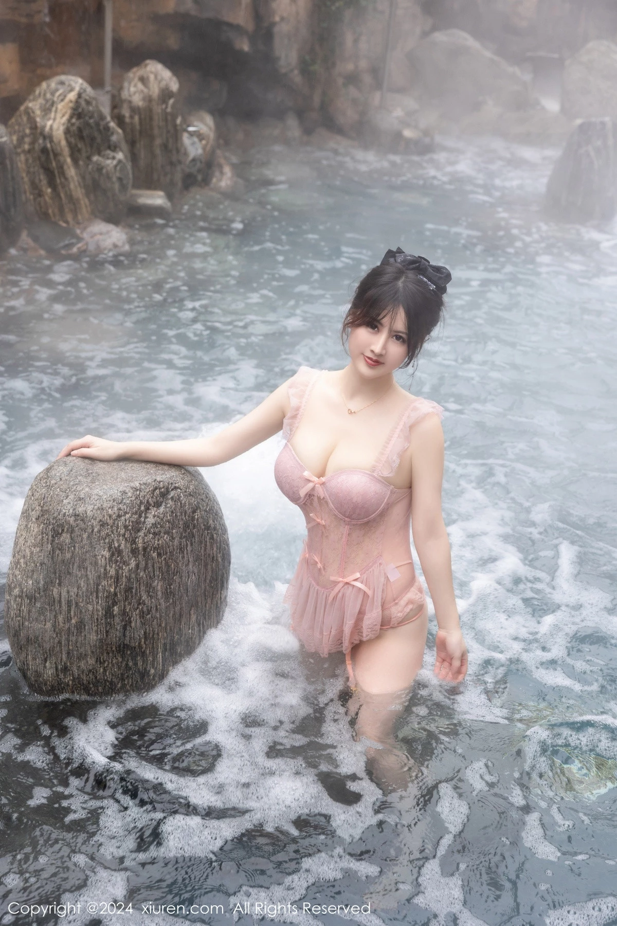 [[XiuRen秀人网]秀人网]No.8039_模特诗诗kiki溪边场景+浴室性感粉色情趣短裙秀惹火身材诱惑写真84P